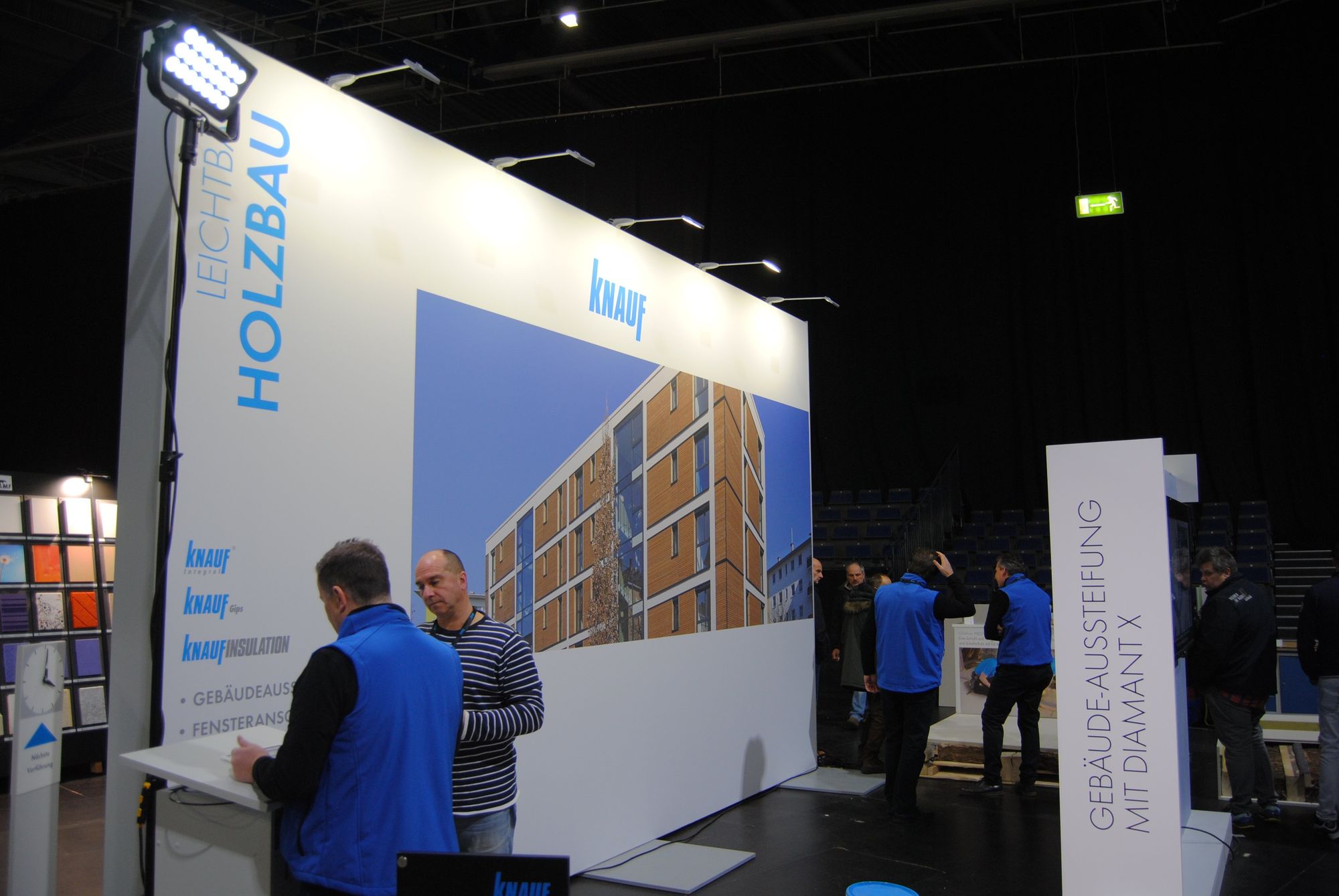 Im Bereich Holzbau präsentierte das Unternehmen Produkte wie Holztafelbauwände oder Holzbalkendecken (Foto: mikado)