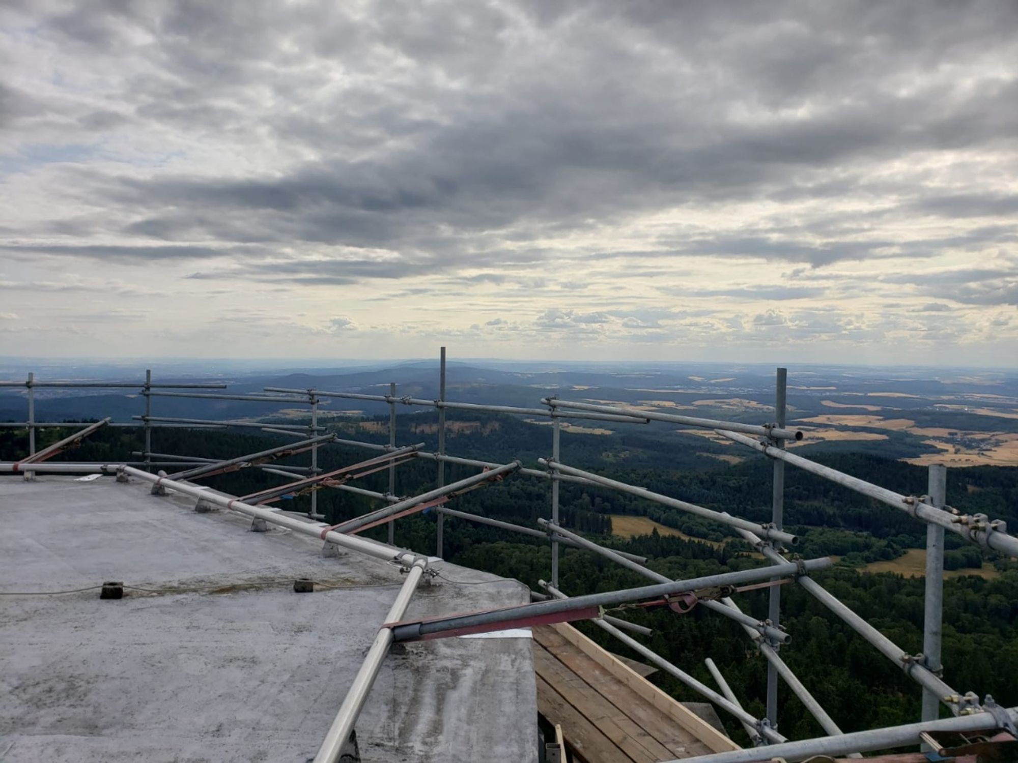Funkturm in Schmitten mit Gerüstsystem von Sifatec Funkturm in Schmitten mit Gerüstsystem von Sifatec