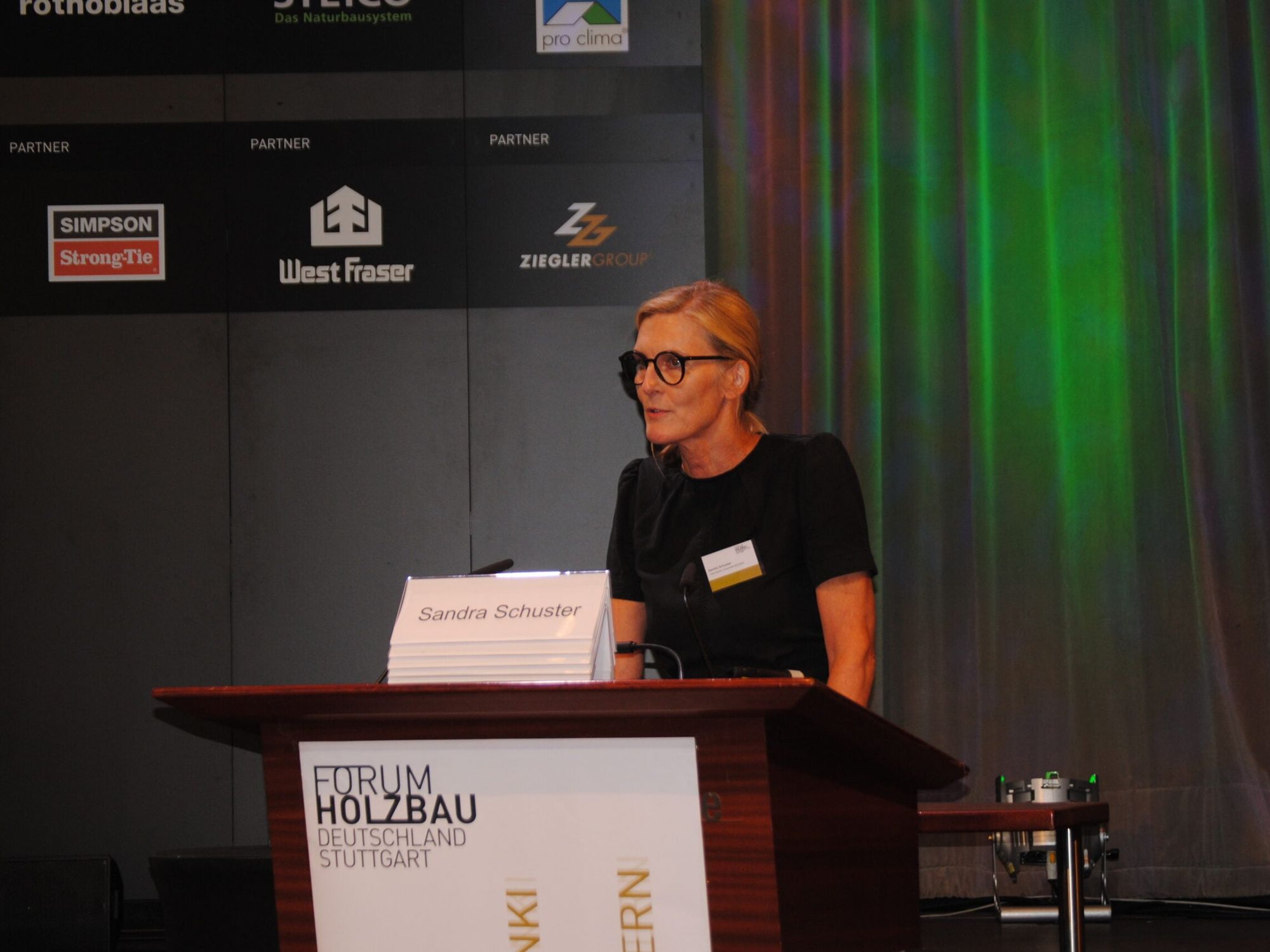 Sandra Schuster (TU München) stellte das Forschungsprojekt „CircularWOOD vor