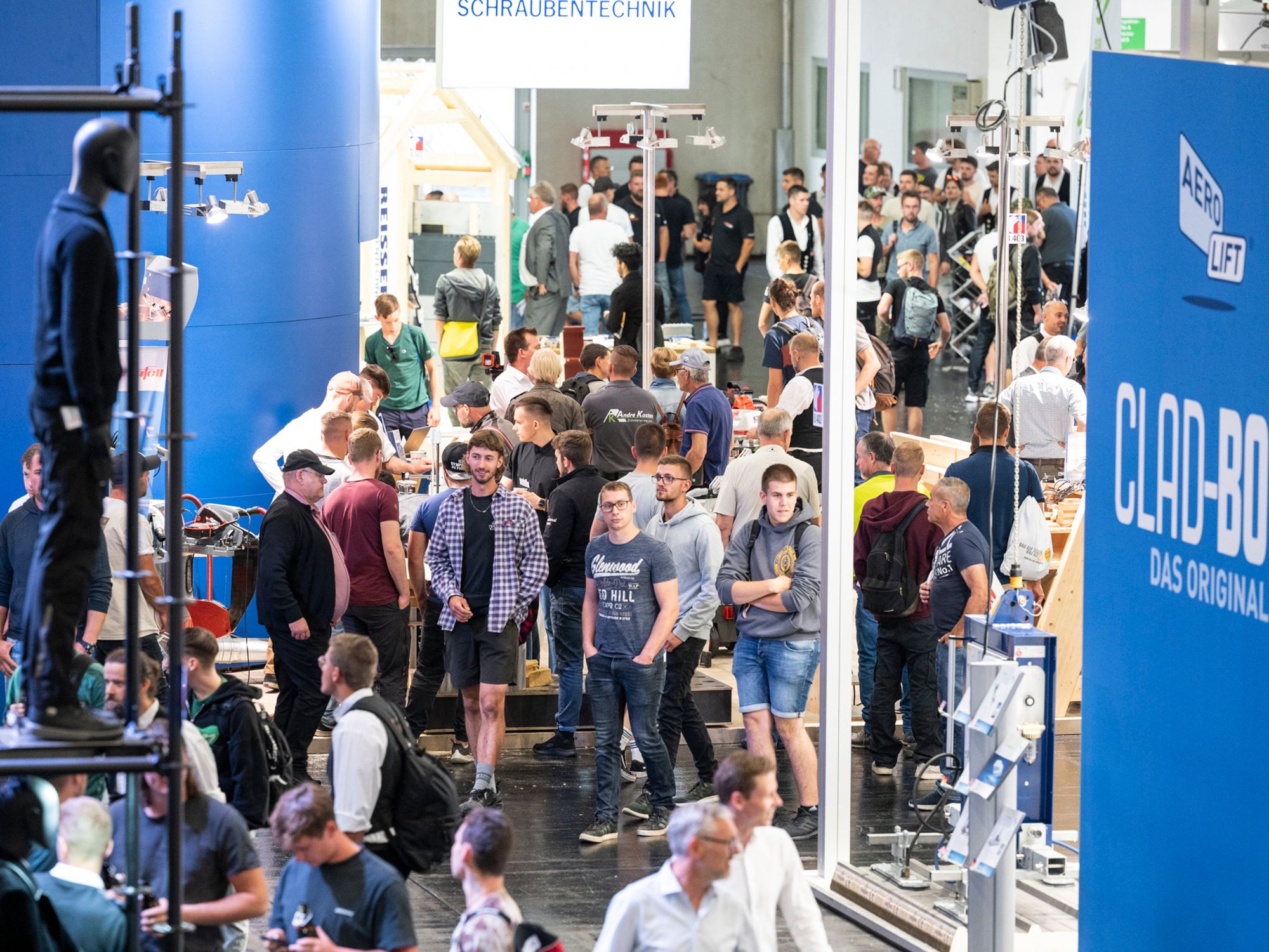 Sechs volle Hallen, 600 erwartete Aussteller und 70 000 Quadratmeter Ausstellungsfläche: Die Prognosen der Dch + Holz International 2024 sehen gut aus (Foto: GHM)