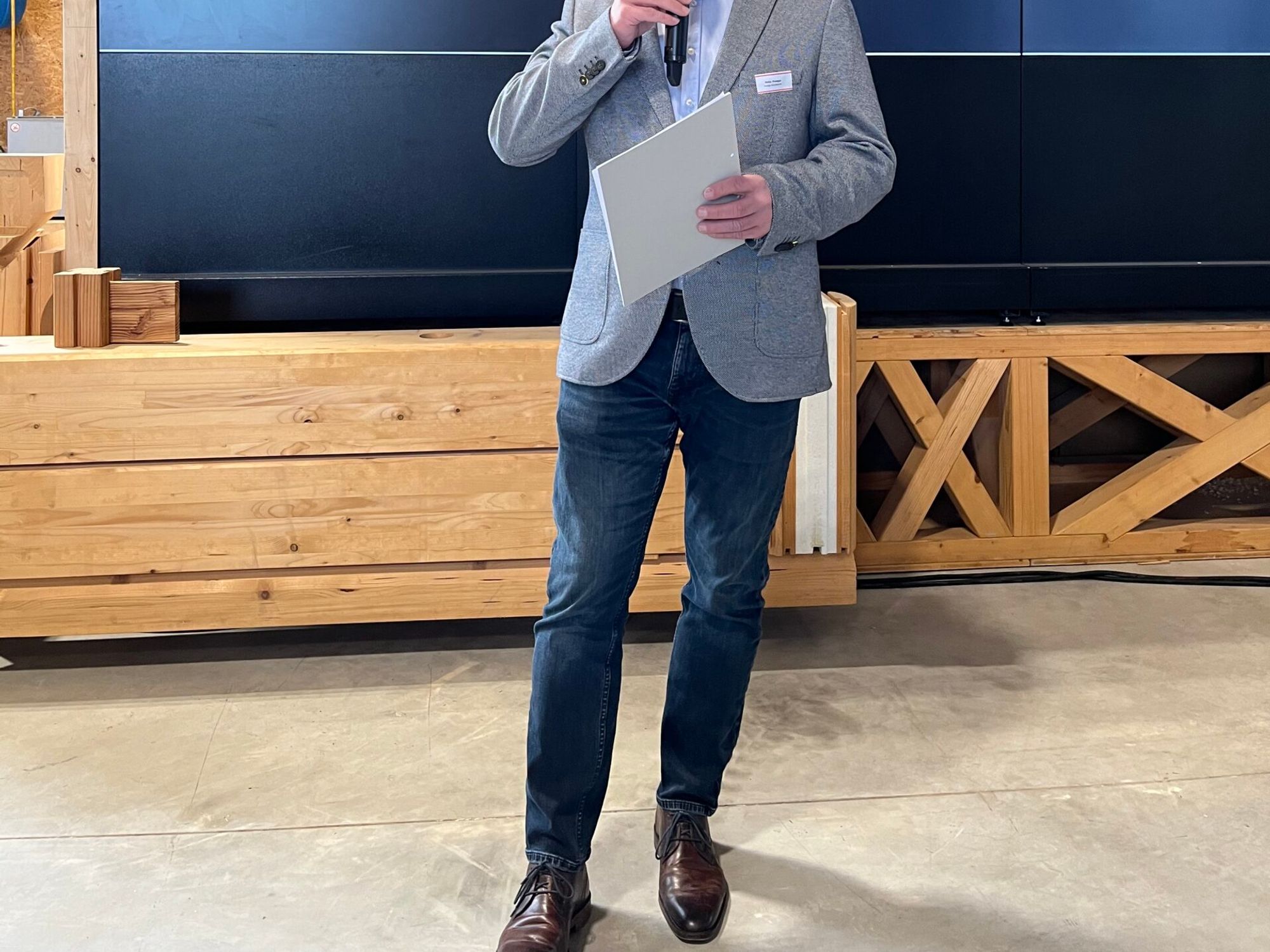 100 Jahre Schweizer Holzbaugeschichte: Max Renggli, CEO Renggli International AG, zeigte, wie gute Unternehmensführung aussehen kann 100 Jahre Schweizer Holzbaugeschichte: Max Renggli, CEO Renggli International AG, zeigte, wie gute Unternehmensführung aussehen kann