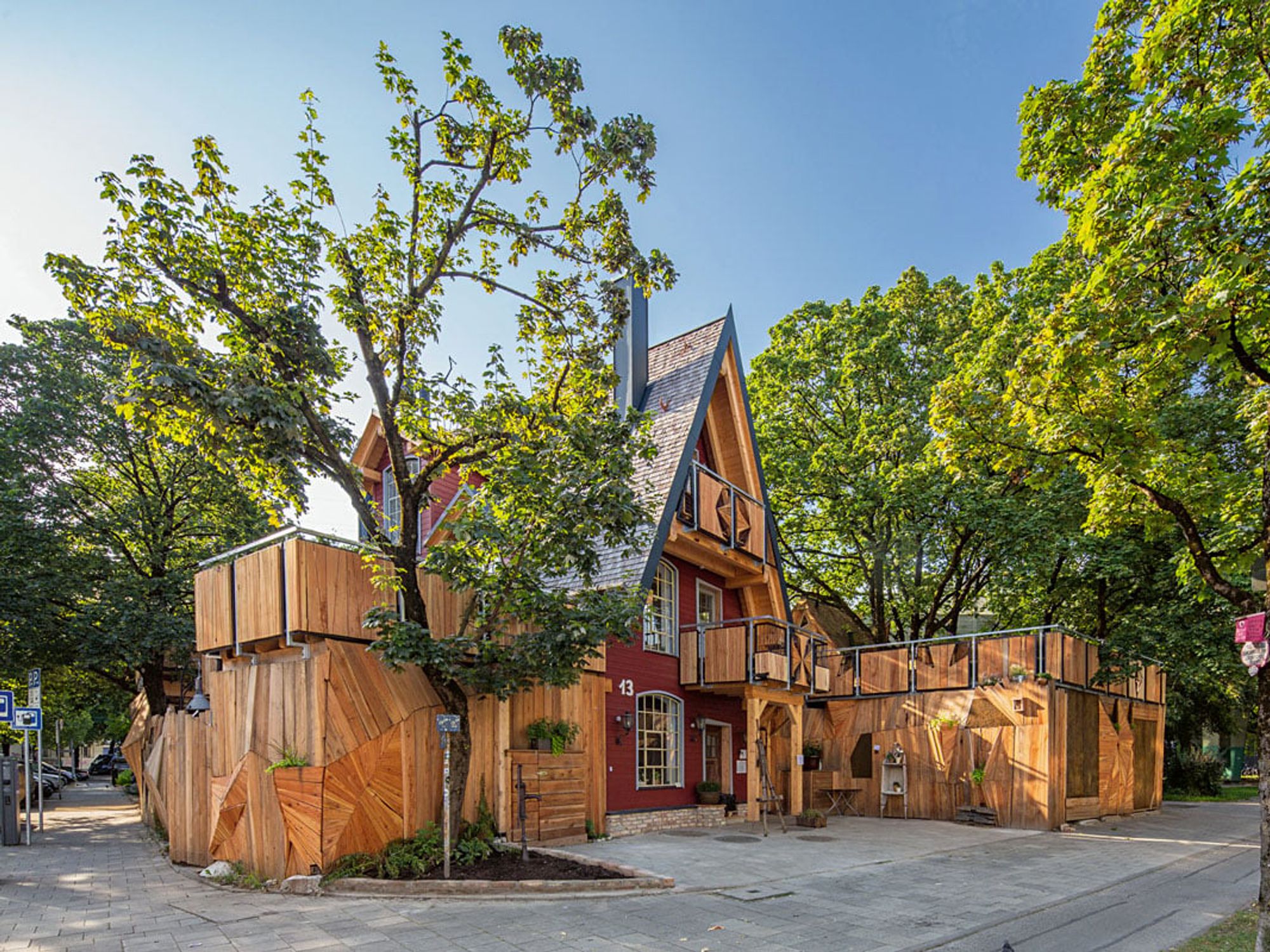 Steildach: Hexenhäusl am Kolumbusplatz