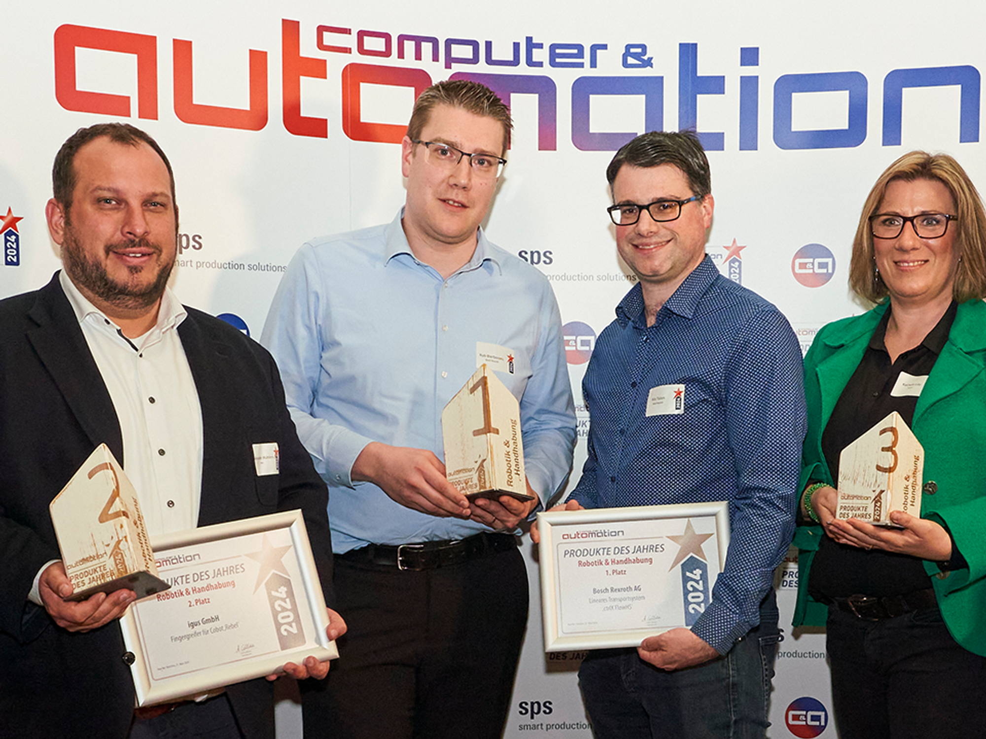 Die Preisträger der Kategorie 'Robotik & Handhabung' (von links): Alexander Mühlens (igus), Rob Bierbooms und Nils Tielen (Bosch Rexroth), Kathrin Lay und Volker Ott (Häwa).