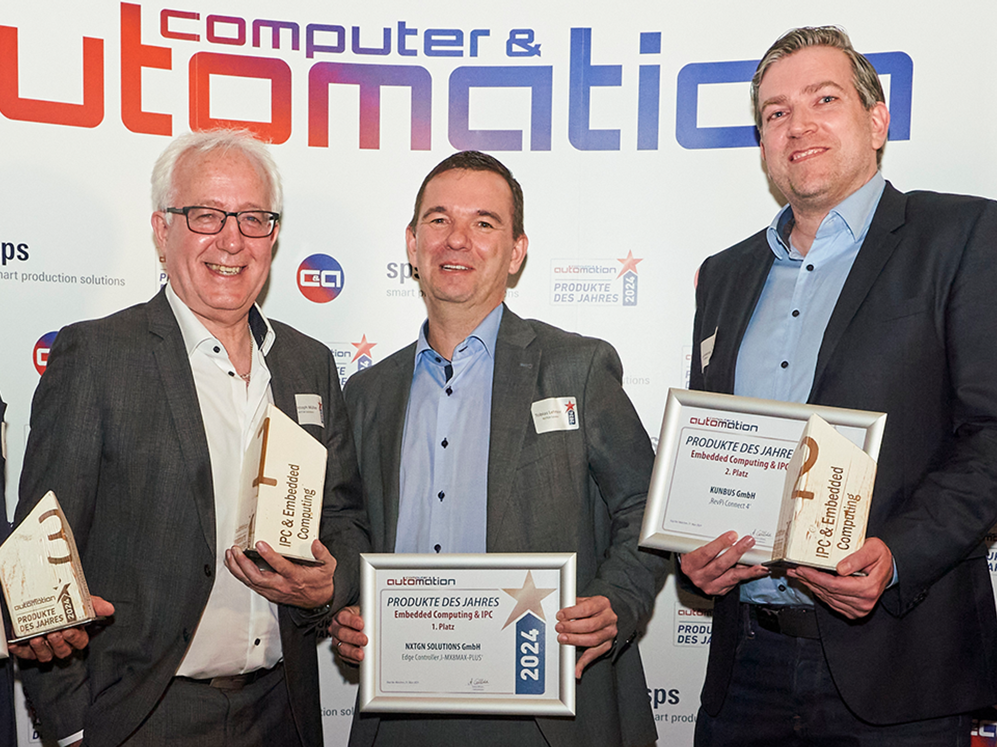 Die Preisträger der Kategorie ‚Embedded Computing & IPC‘ (von links): Stefan Lorenz (Beckhoff), Christoph Müller und Tobias Lehmeier (NXTGN Solutions), Ekkehard Krebs (Kunbus).