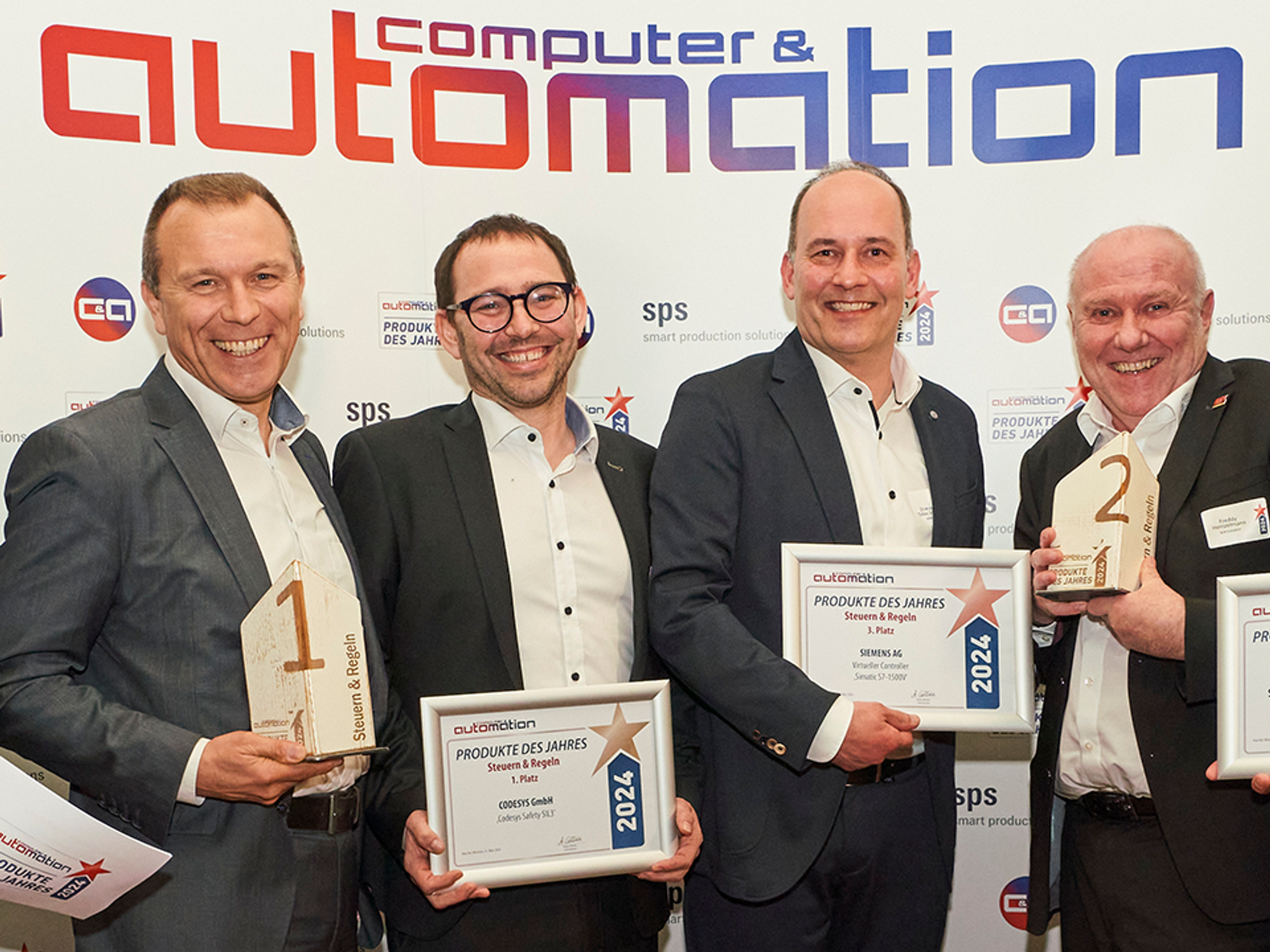 The winners of the 'Control & Regulation' category (from left): Roland Wagner and Andreas Kehrer (Codesys), Dr. rer. nat. Tobias Schüle (Siemens), Freddy Heinzelmann and Alexandros Matsikis (SEW-Eurodrive): The winners of the 'Control & Regulation' category (from left): Roland Wagner and Andreas Kehrer (Codesys), Dr. rer. nat. Tobias Schüle (Siemens), Freddy Heinzelmann and Alexandros Matsikis (SEW-Eurodrive):