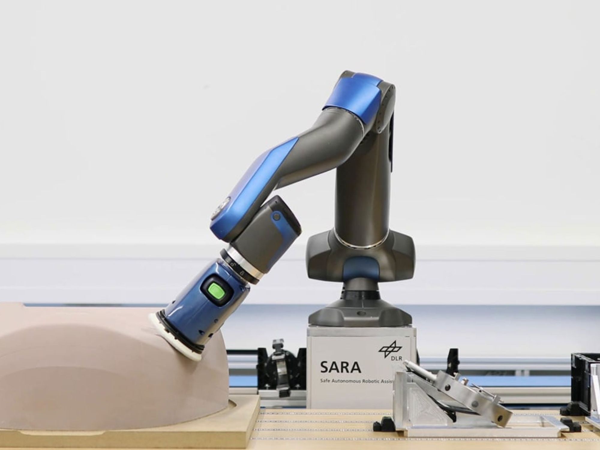Robotic arm SARA (Safe Autonomous Robotic Assistant)