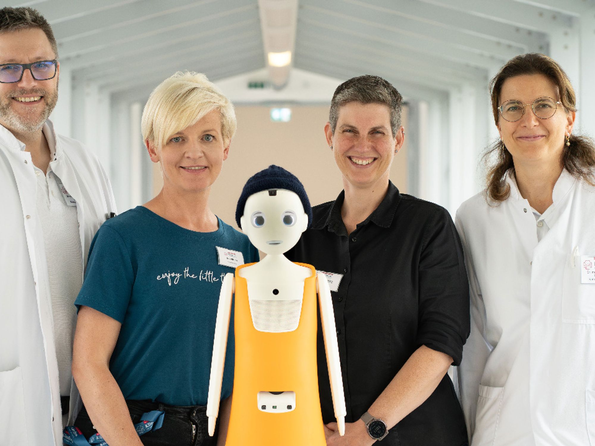 Roboter Navel von Navel Robotics auf der Geriatrie-Station Roboter Navel von Navel Robotics auf der Geriatrie-Station