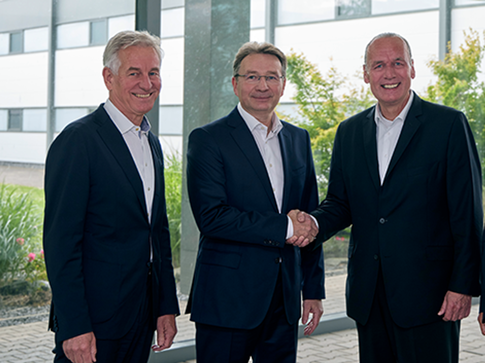 Pictured from right to left: Dr. Dipl.-Ing. Eberhard Veit, Dirk Görlitzer, Frank Stührenberg and Dr. Frank Eisert