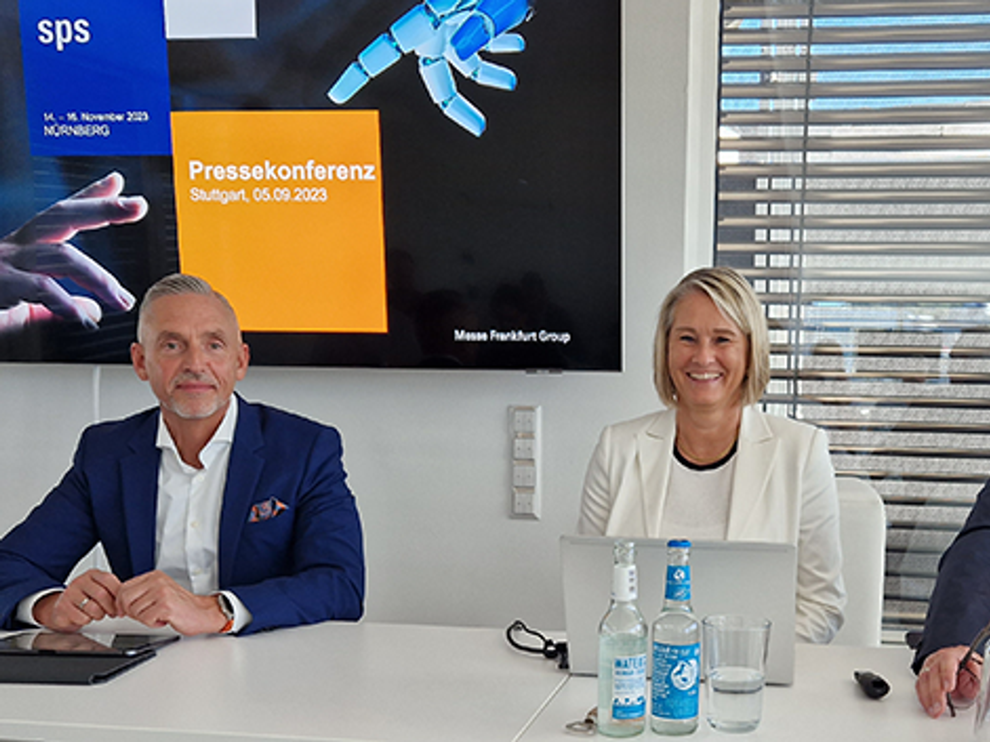 Von Links: Steffen Winkler, Bosch Rexroth und Vorsitzender des Ausstellerbeirats, Sylke Schulz-Metzner und Martin Roschkowski, bei Mesago Messe Frankfurt (von links). Von Links: Steffen Winkler, Bosch Rexroth und Vorsitzender des Ausstellerbeirats, Sylke Schulz-Metzner und Martin Roschkowski, bei Mesago Messe Frankfurt (von links).
