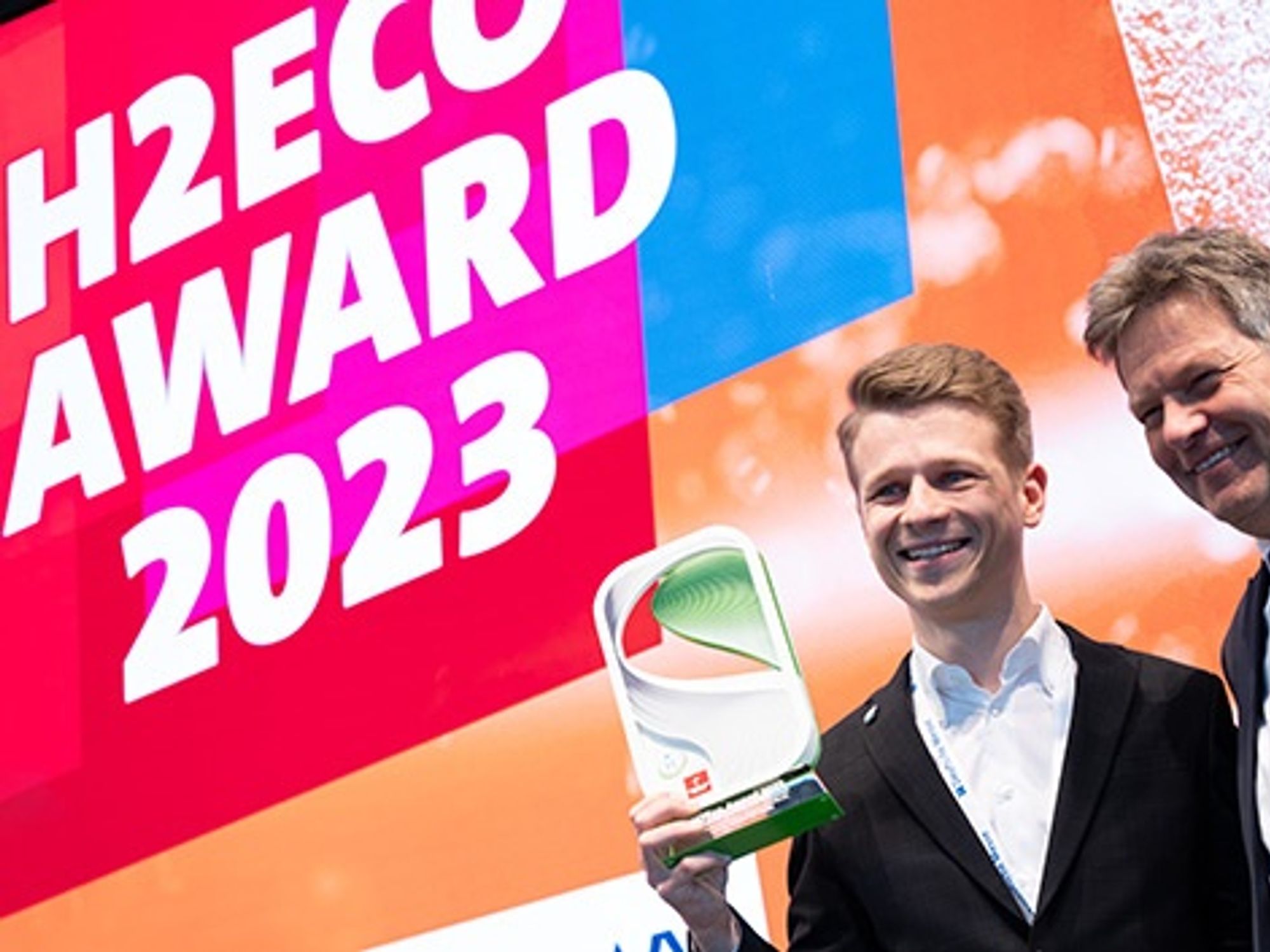 Kilian Fromm von Green Wind Innovation und Bundeswirtschaftsminister Robert Habeck. Kilian Fromm von Green Wind Innovation und Bundeswirtschaftsminister Robert Habeck.