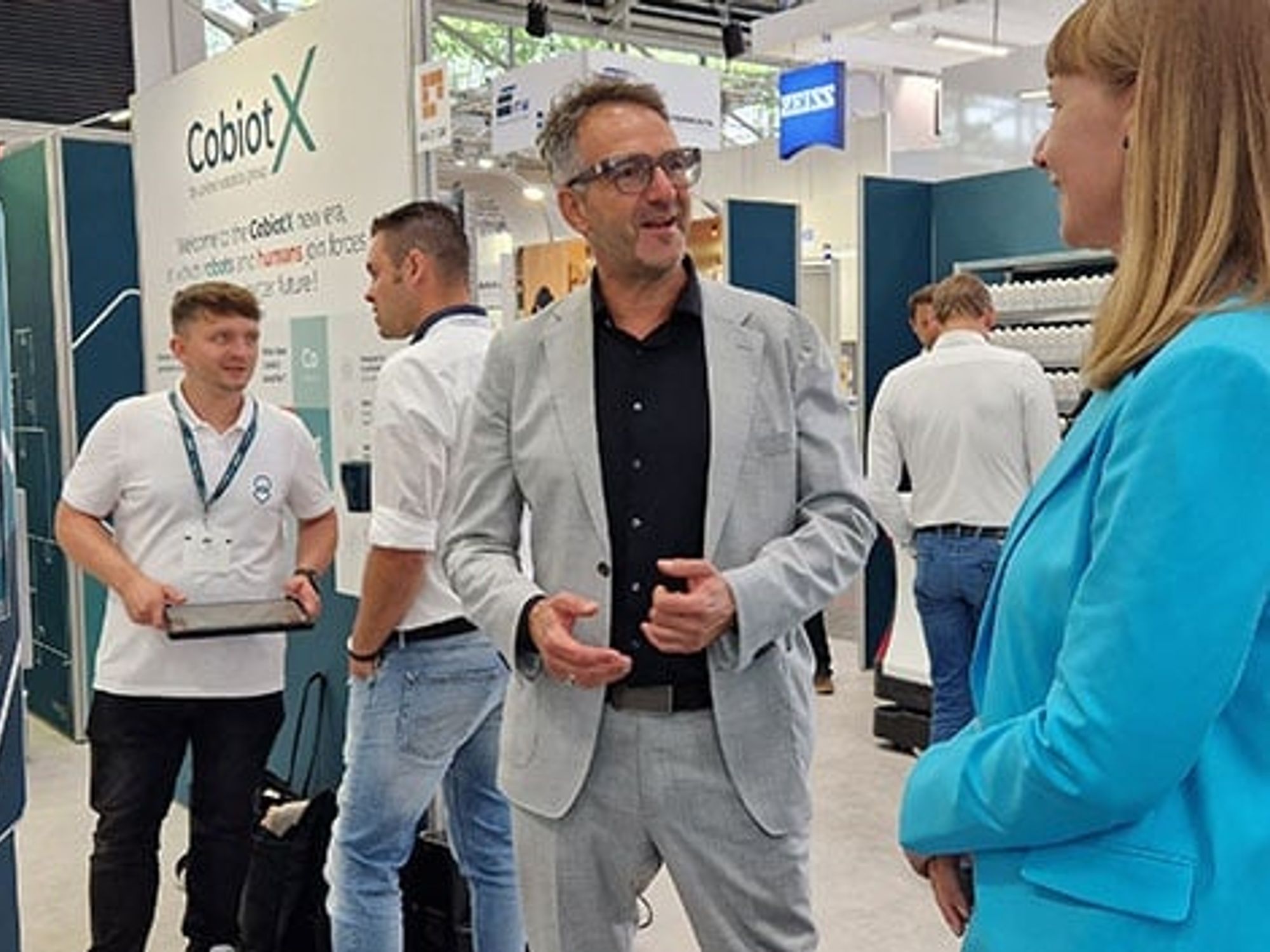 Thomas Hähn, CEO of the United Robotics Group, in conversation with Andrea Gillhuber. Thomas Hähn, CEO of the United Robotics Group, in conversation with Andrea Gillhuber.