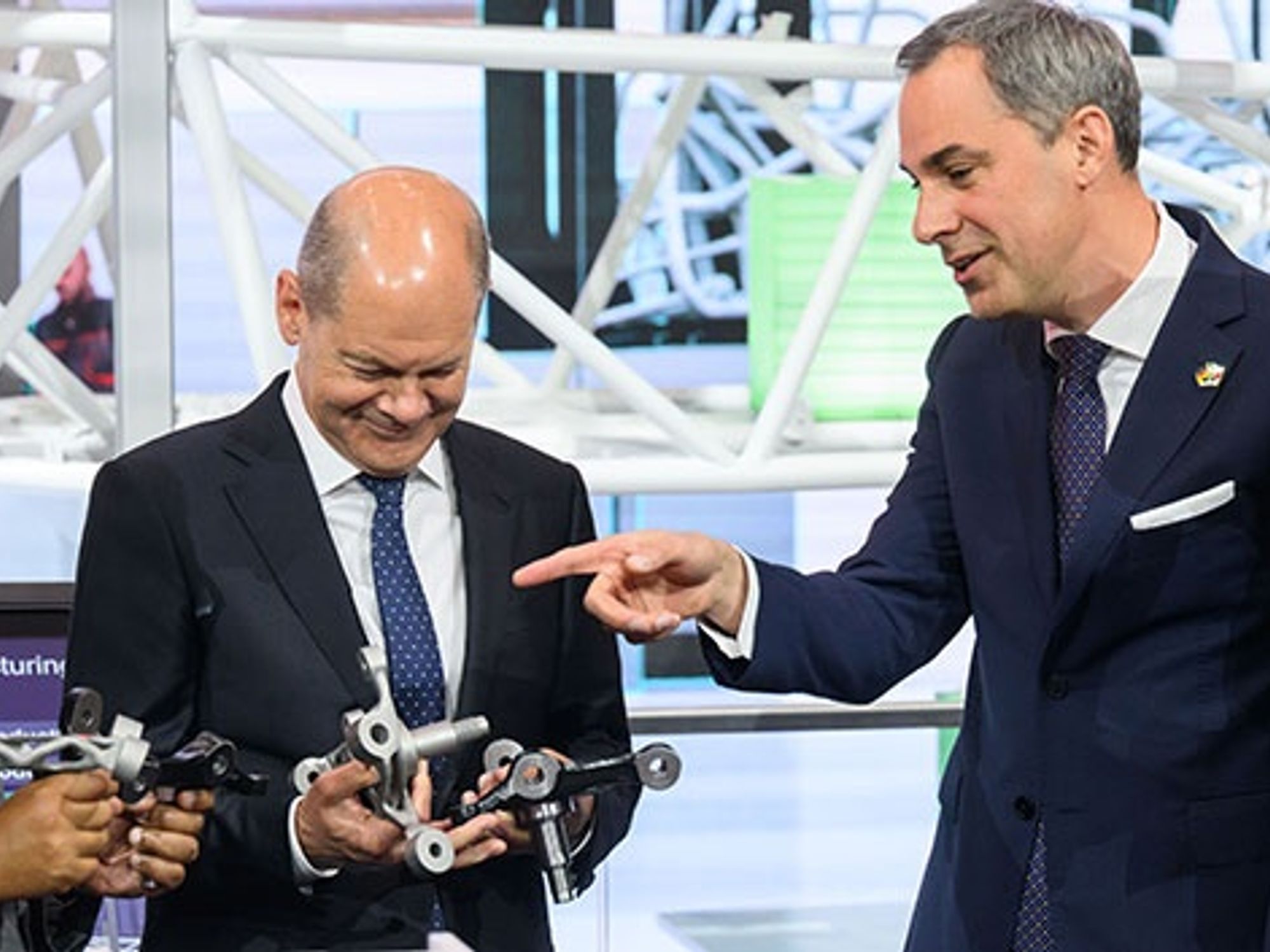 Cedrik Neike, Siemens, with Olaf Scholz and Antonio Costa at Hannover Messe 2022