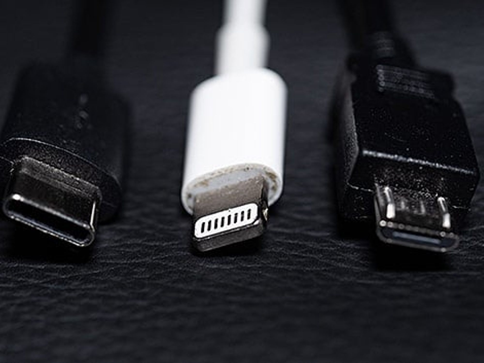 Die EU-Kommission will Ladestecker für Smartphones, Tablets & Co. vereinheitlichen.