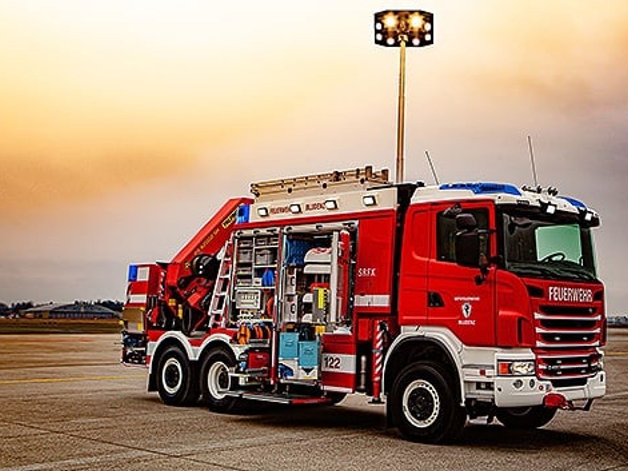 (Symbolic image of fire engine)