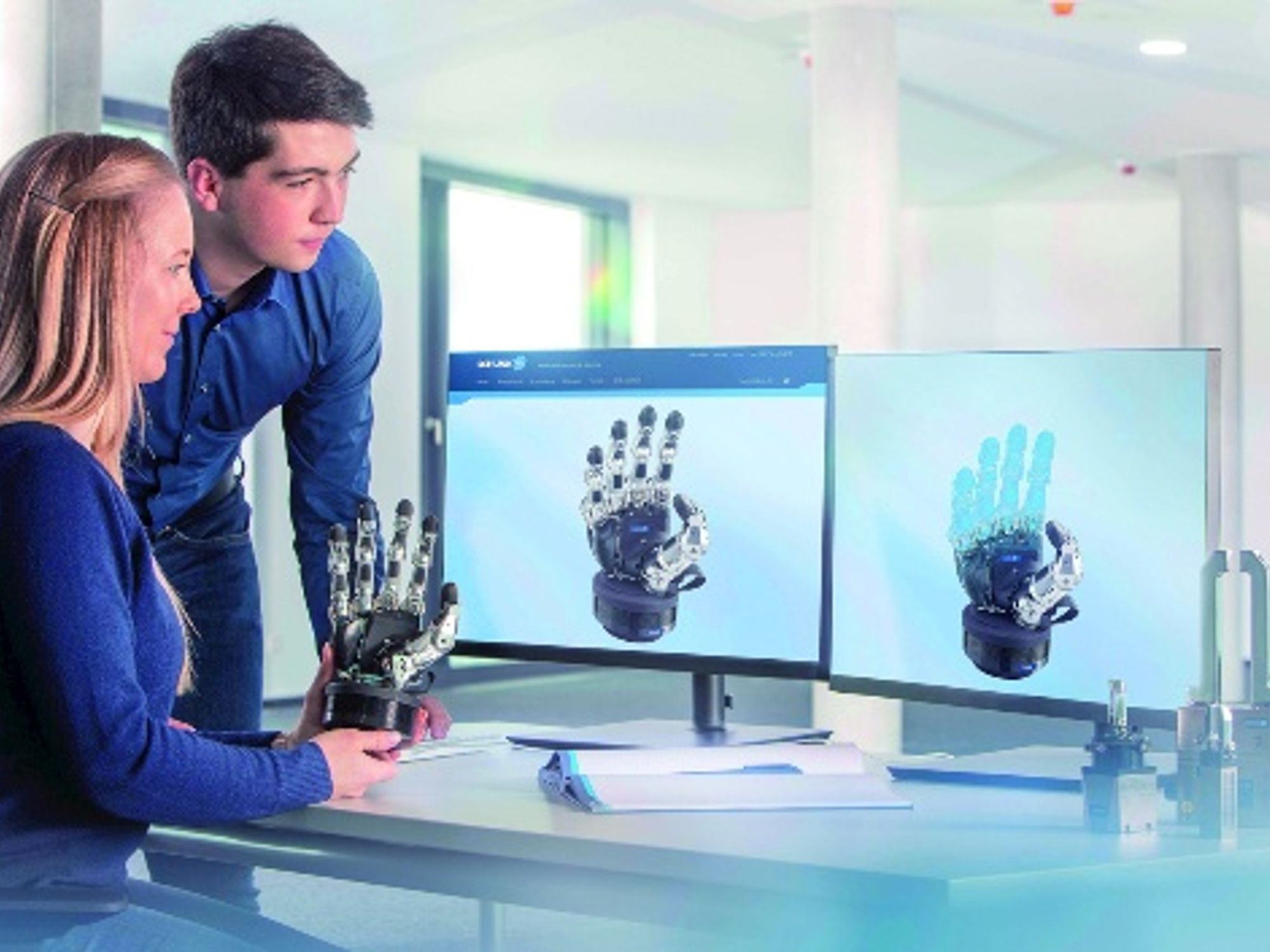 Roboterhand mit fünf Fingern