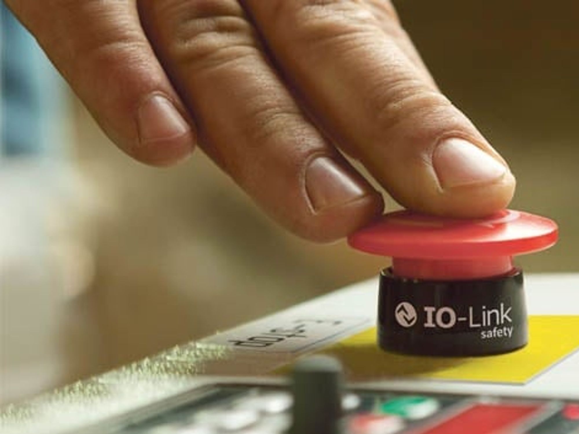 Safety via IO-Link Safety via IO-Link