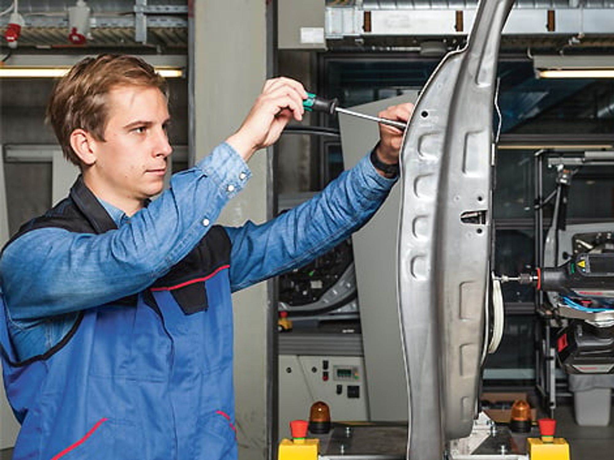 Smart assembly in the automotive industry