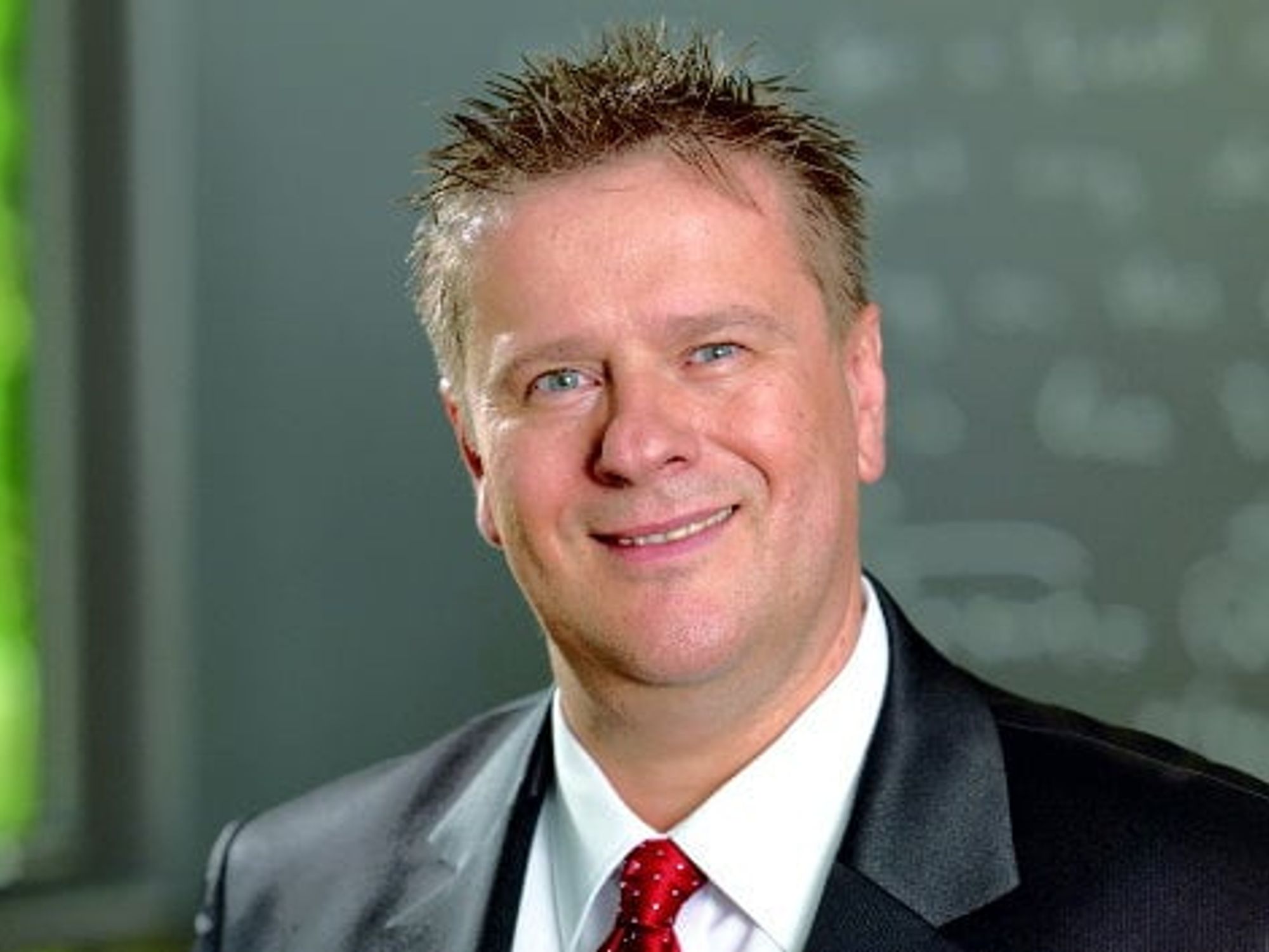 S&T Hannes Niederhauser