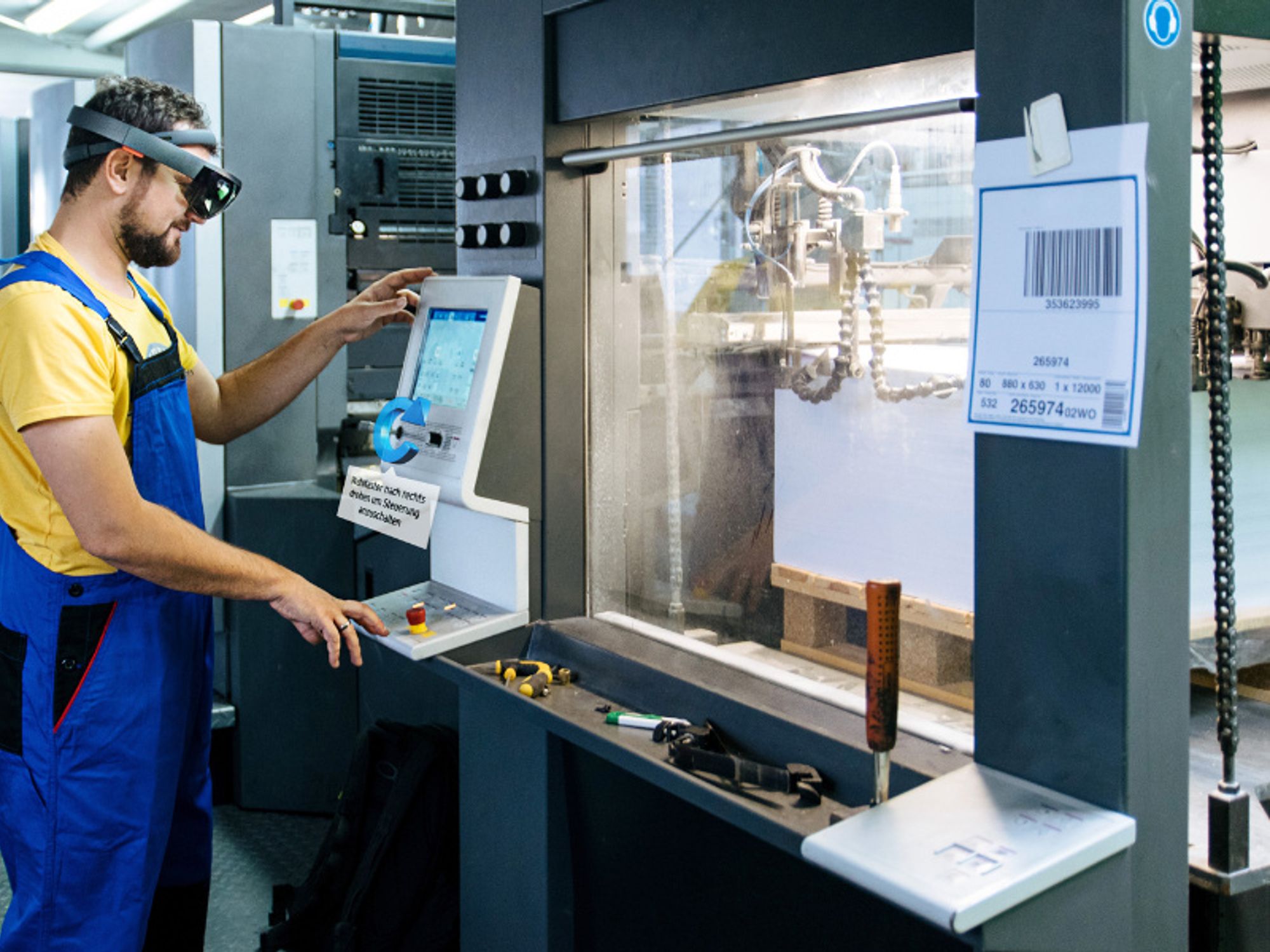 Inosoft shows process visualization with Hololens glasses