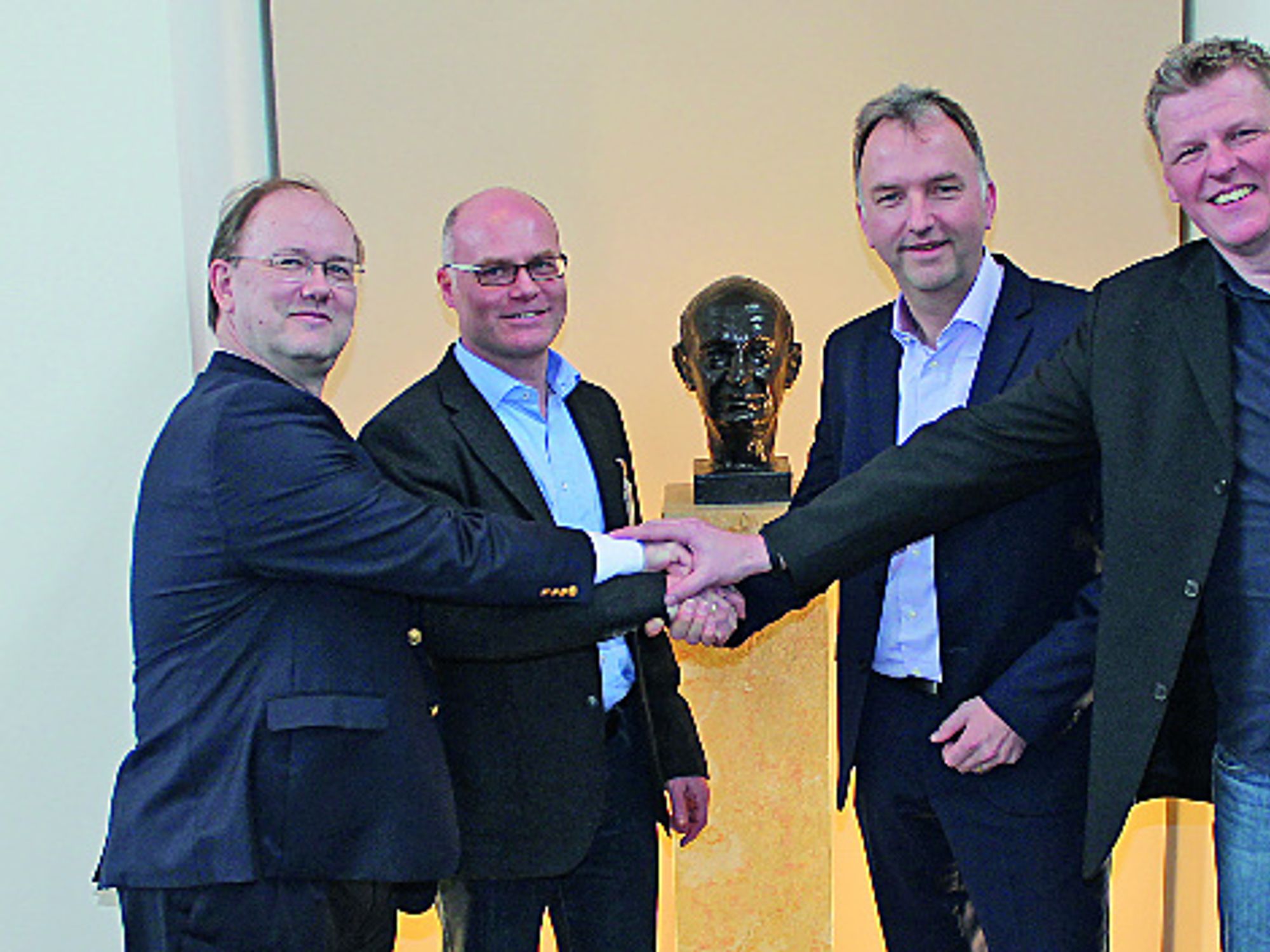 (v.l.n.r.): Frank Maier (Lenze), Edgar Schüber (Logicline), Christoph Ranze (Encoway) und Klaas Nebuhr (Encoway)