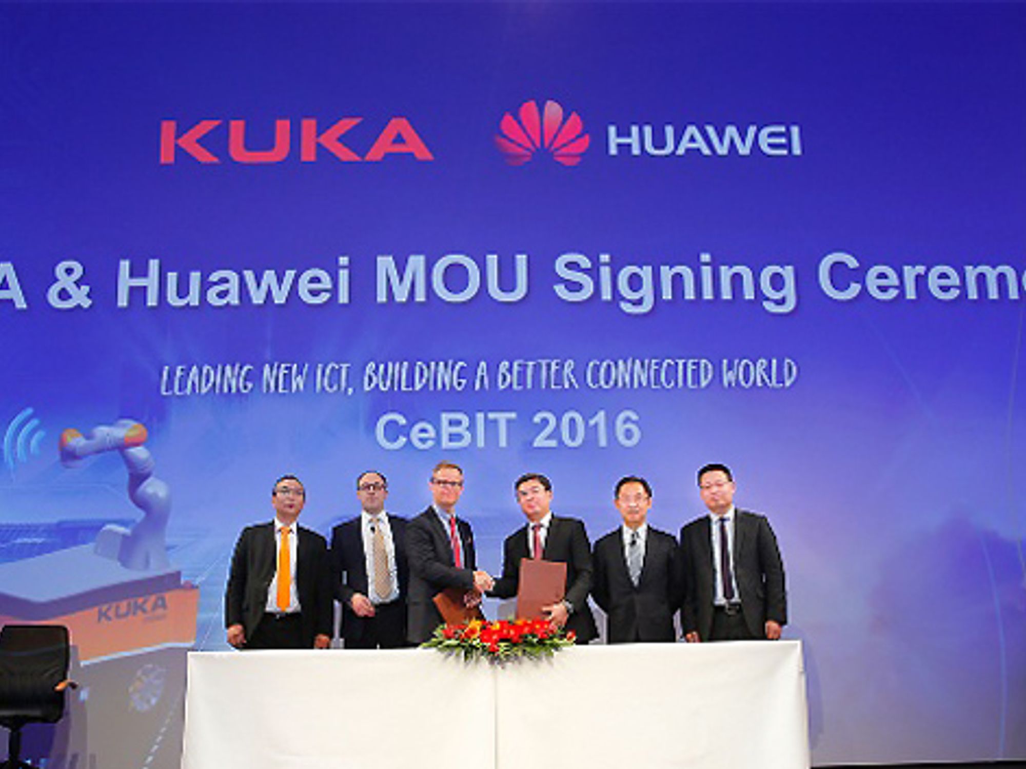 Kuka und Huawei unterschreiben ihre Zusammenarbeit im Bereich Smart Manufacturing auf der Cebit 2016 Kuka und Huawei unterschreiben ihre Zusammenarbeit im Bereich Smart Manufacturing auf der Cebit 2016