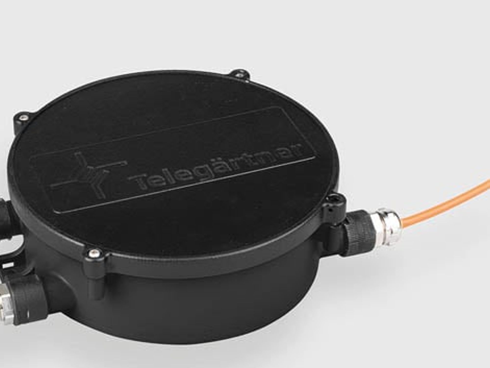 Flexible distributor for fiber optic cabling from Telegärtner
