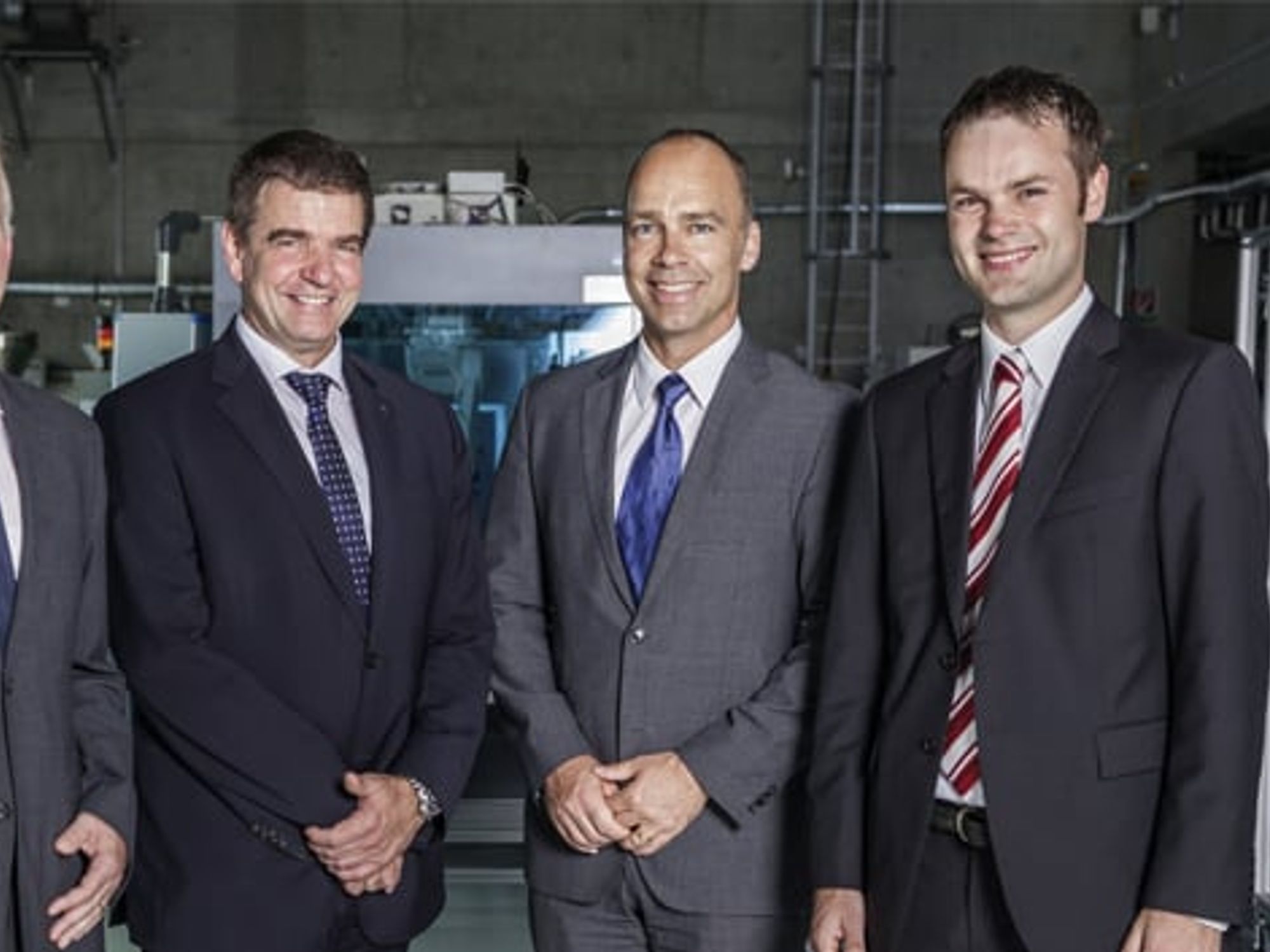 Gruppenbild im Applikationszentrum Industrie 4.0 Gruppenbild im Applikationszentrum Industrie 4.0