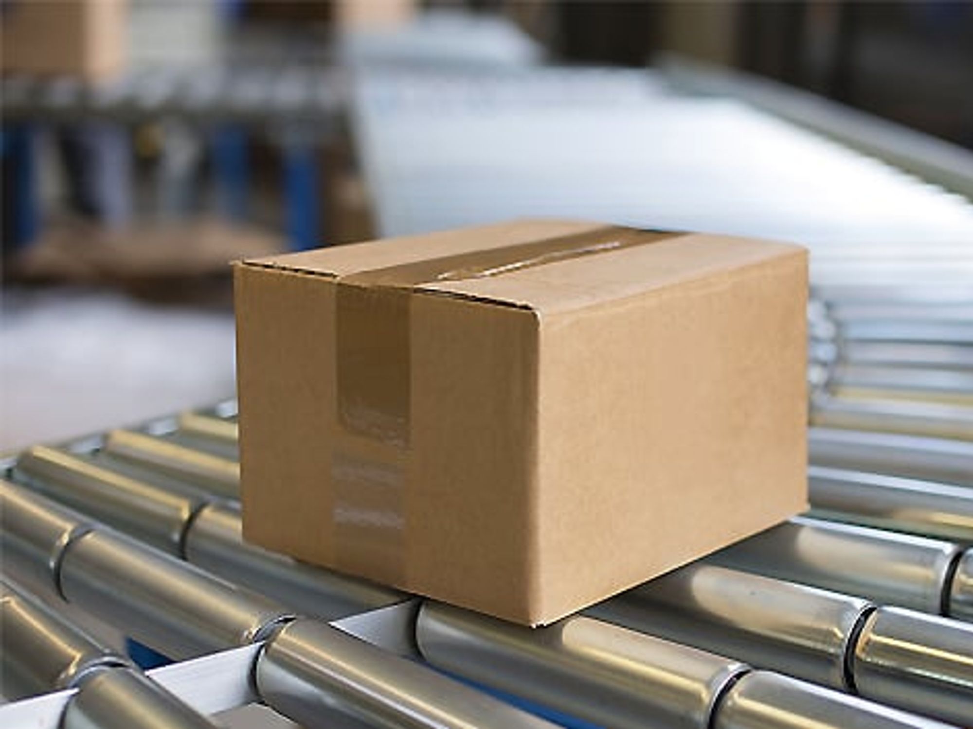 Paket auf Laufband