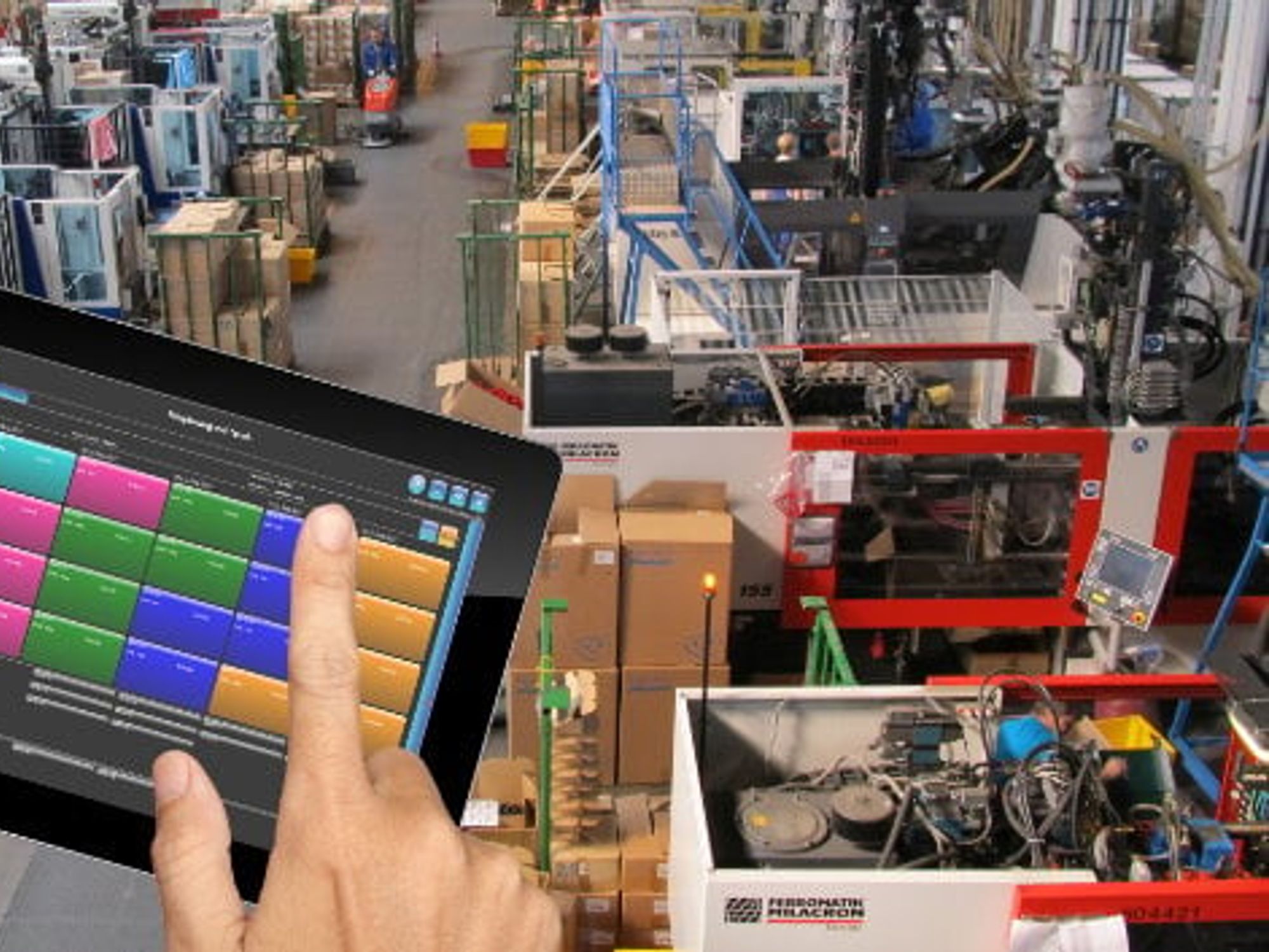 Bedienen und Beobachten: Taster und Touchscreen auf einem Panel Bedienen und Beobachten: Taster und Touchscreen auf einem Panel