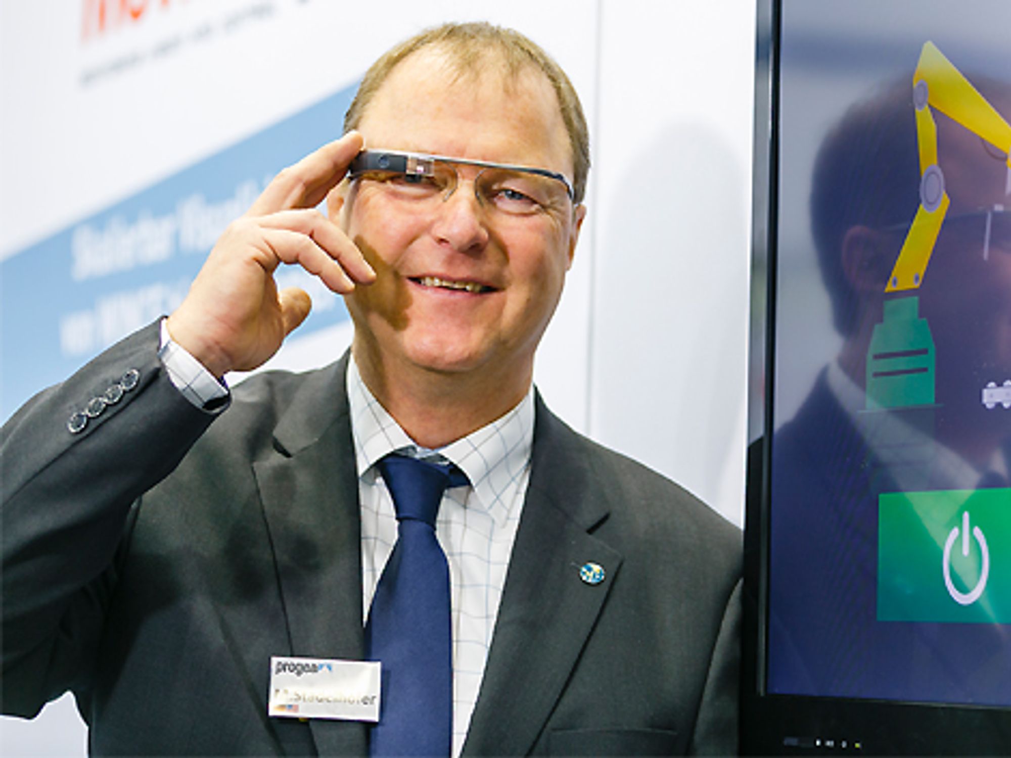 Markus Stadelhofer von Progea mit Google Glass Markus Stadelhofer von Progea mit Google Glass