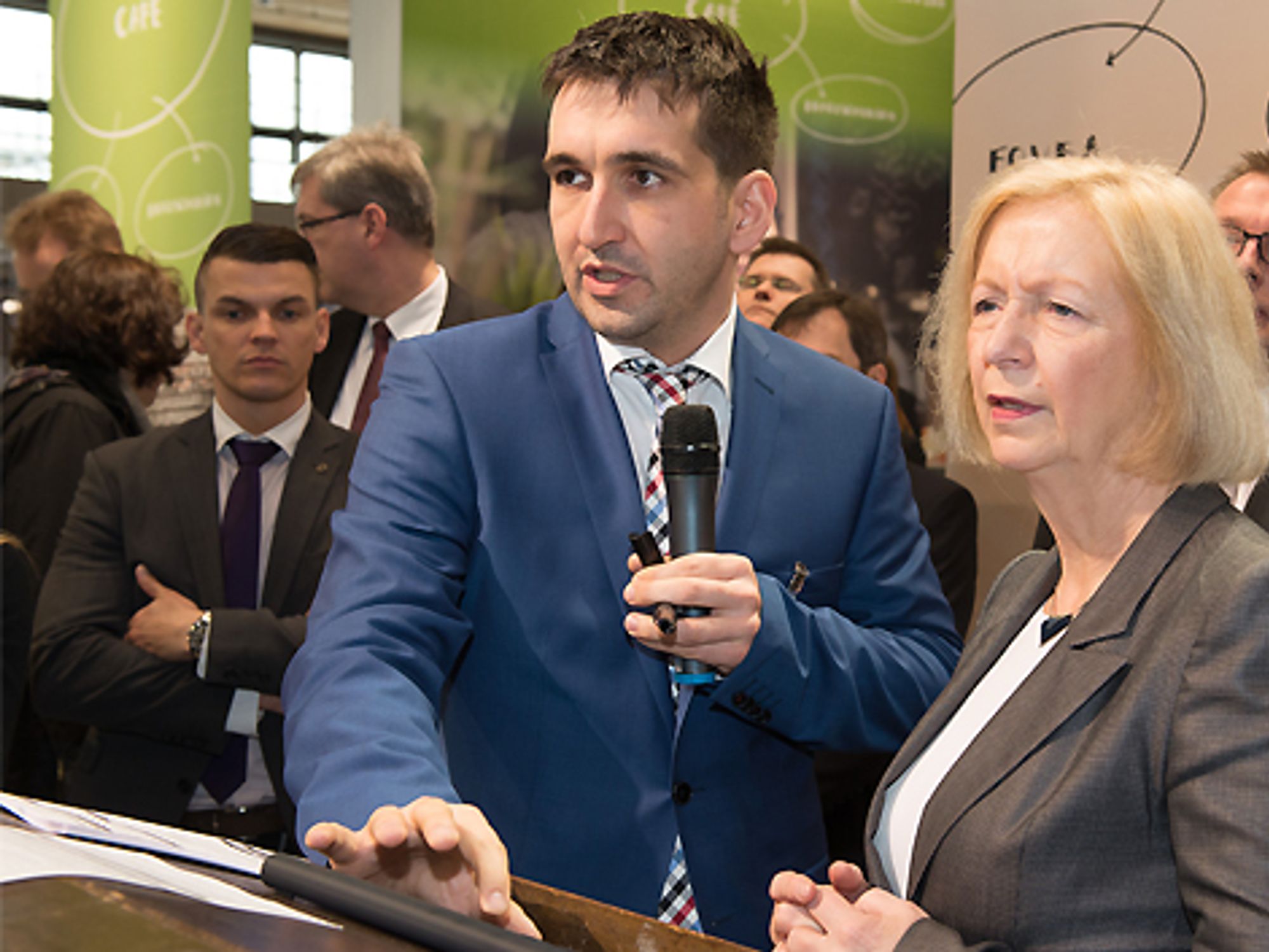 Preisträger Markus Weber mit Johanna Wanka und Gesche Jost Preisträger Markus Weber mit Johanna Wanka und Gesche Jost