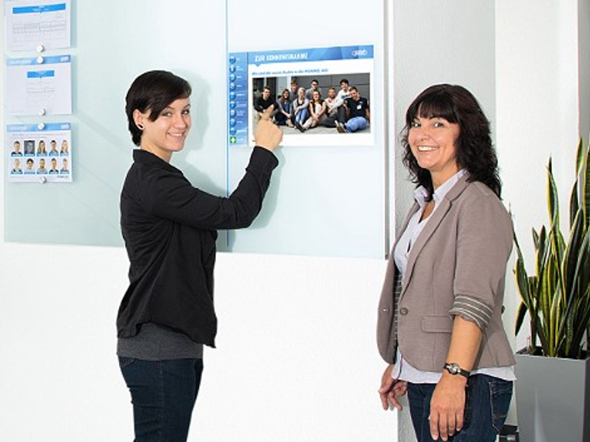 Das berühmte »Schwarze Brett« kommt jetzt mit Multitouch daher. Das berühmte »Schwarze Brett« kommt jetzt mit Multitouch daher.