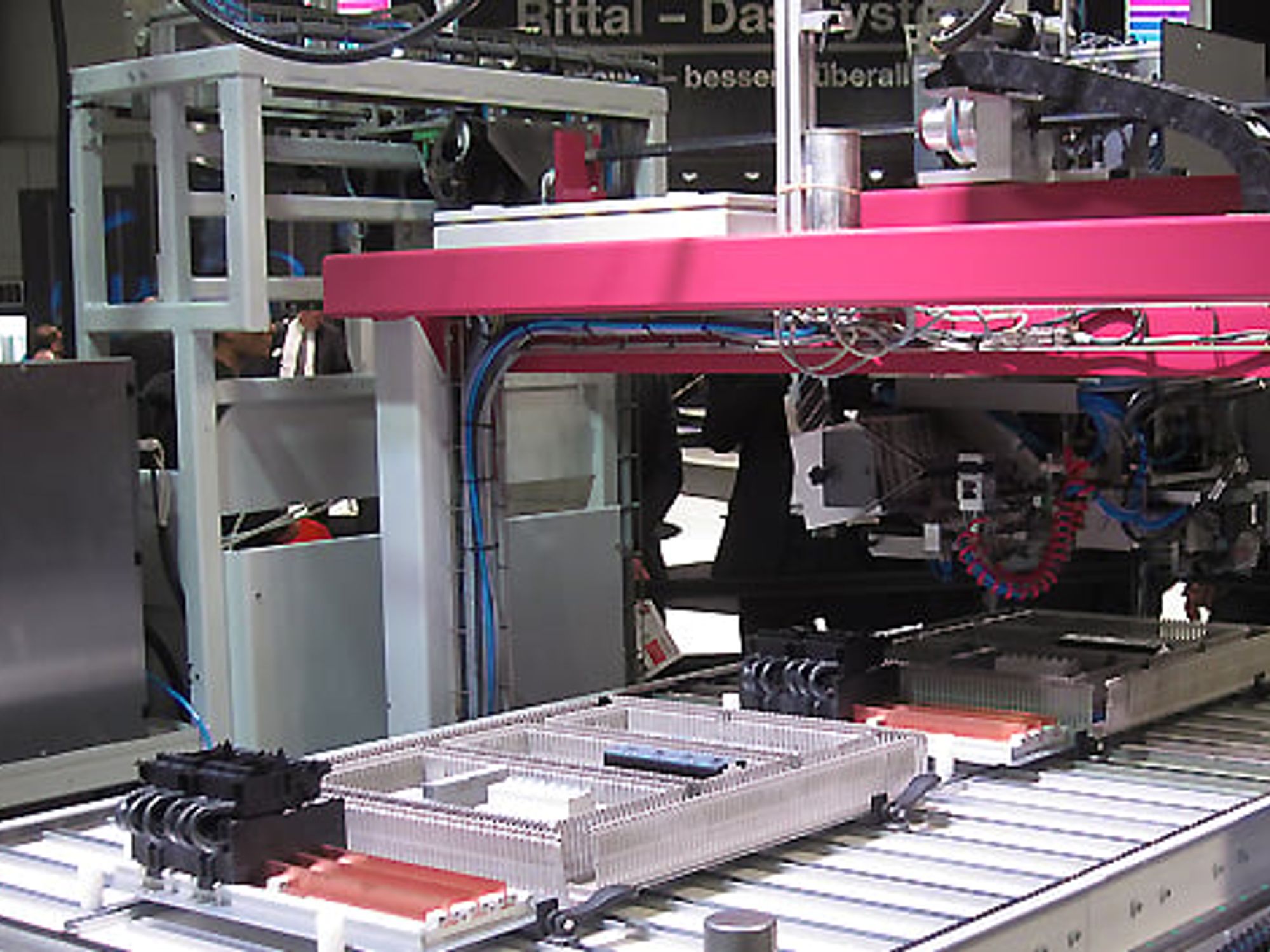 Verdrahtungsroboter Averex von Kiesling Maschinentechnik