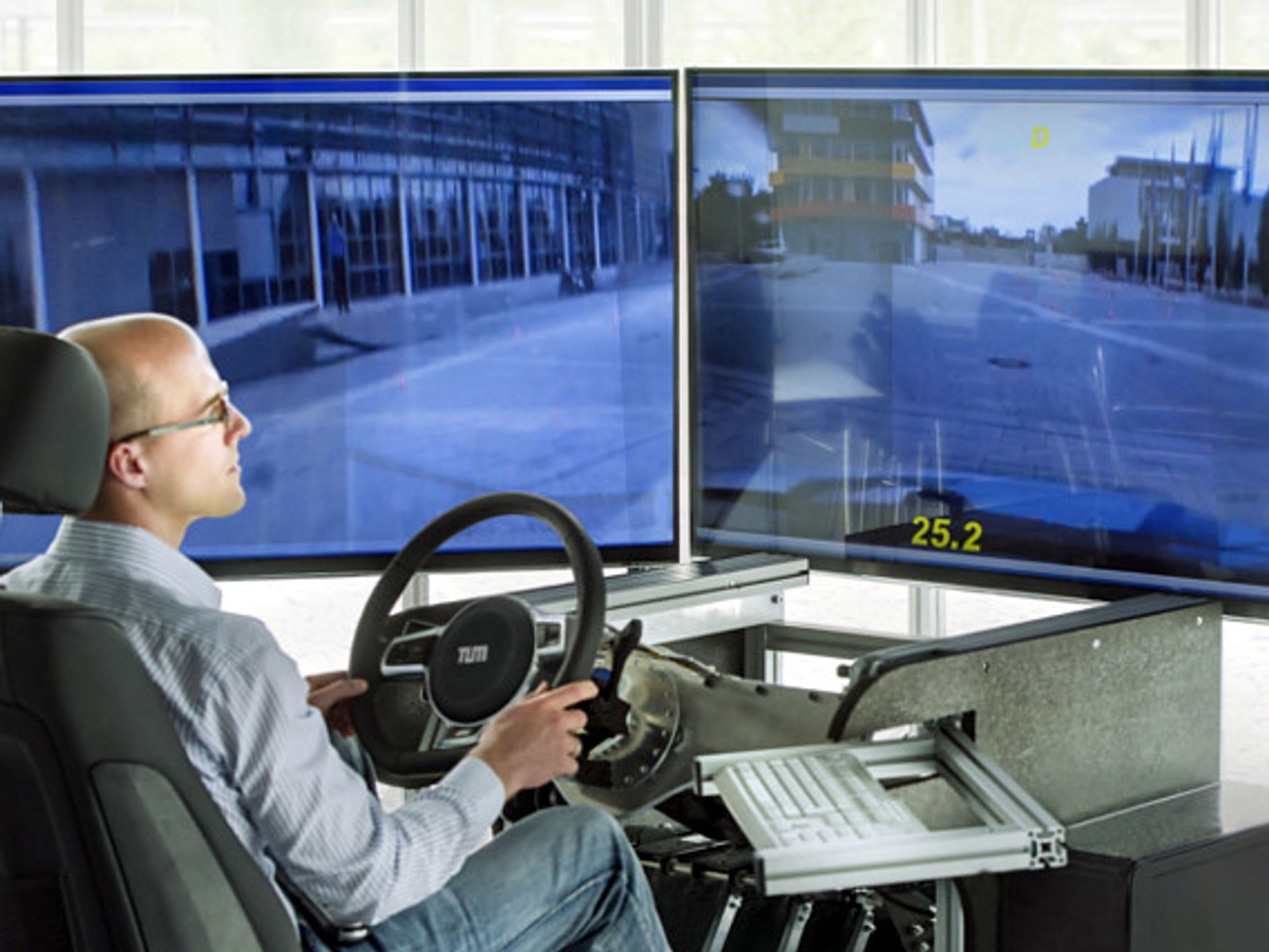 TU München, teleoperiertes Fahren, Projekt Visio M, Fahrsimulator, Andreas Heddergott TUM 
