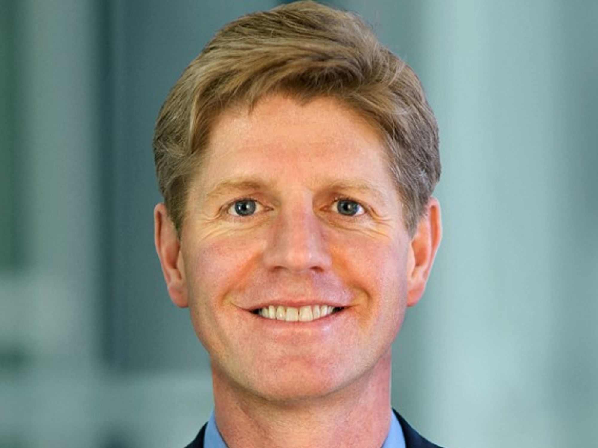 Joseph Hogan, ABB: »Für unsere Kunden bietet sich der große Vorteil, dass sie unternehmensweite IT-Plattformen und Automatisierungssysteme für Energiemärkte nun aus einer Hand erhalten.« Joseph Hogan, ABB: »Für unsere Kunden bietet sich der große Vorteil, dass sie unternehmensweite IT-Plattformen und Automatisierungssysteme für Energiemärkte nun aus einer Hand erhalten.«
