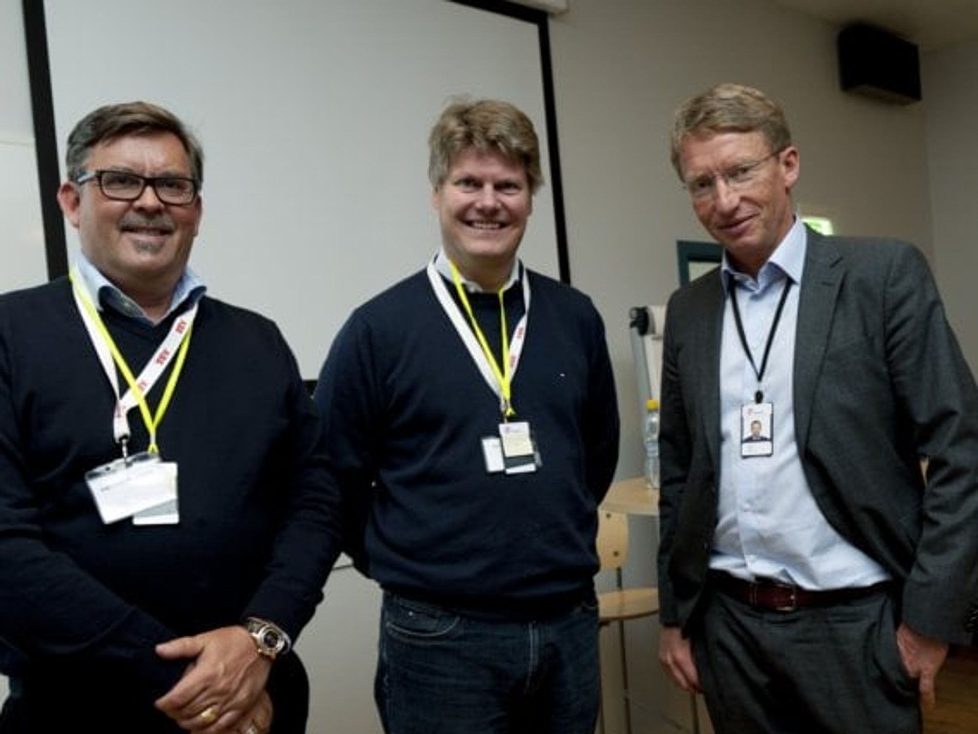 Veli-Matti Reinikkala, Leiter der ABB-Division Process Automation, Per Erik Holsten, Leiter Process Automation Norwegen und Øivind Nilsen von Statoil. Veli-Matti Reinikkala, Leiter der ABB-Division Process Automation, Per Erik Holsten, Leiter Process Automation Norwegen und Øivind Nilsen von Statoil.