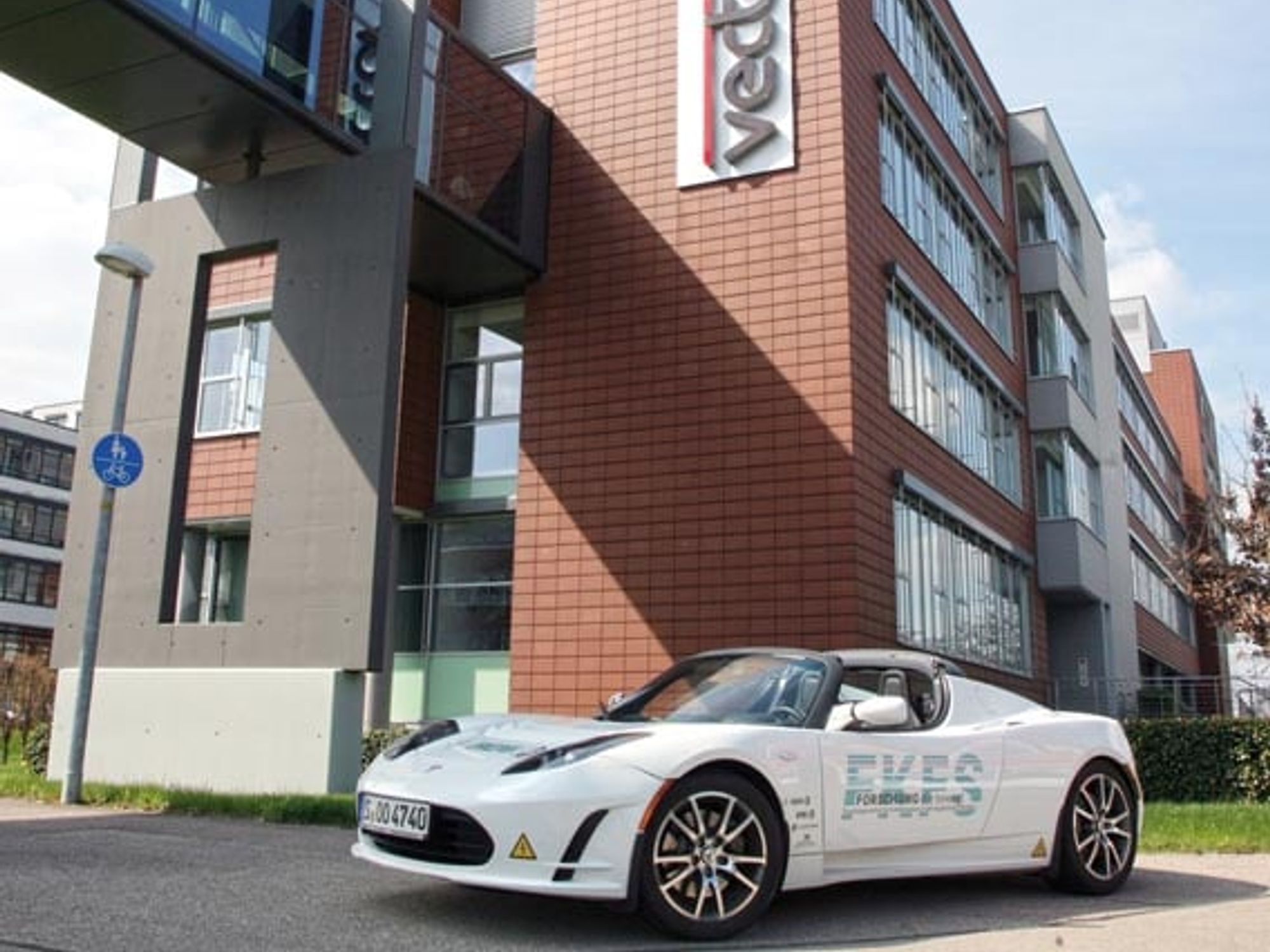 Elektrofahrzeuge: Vector kooperiert mit FKFS beim Laden von Elektrofahrzeugen Elektrofahrzeuge: Vector kooperiert mit FKFS beim Laden von Elektrofahrzeugen