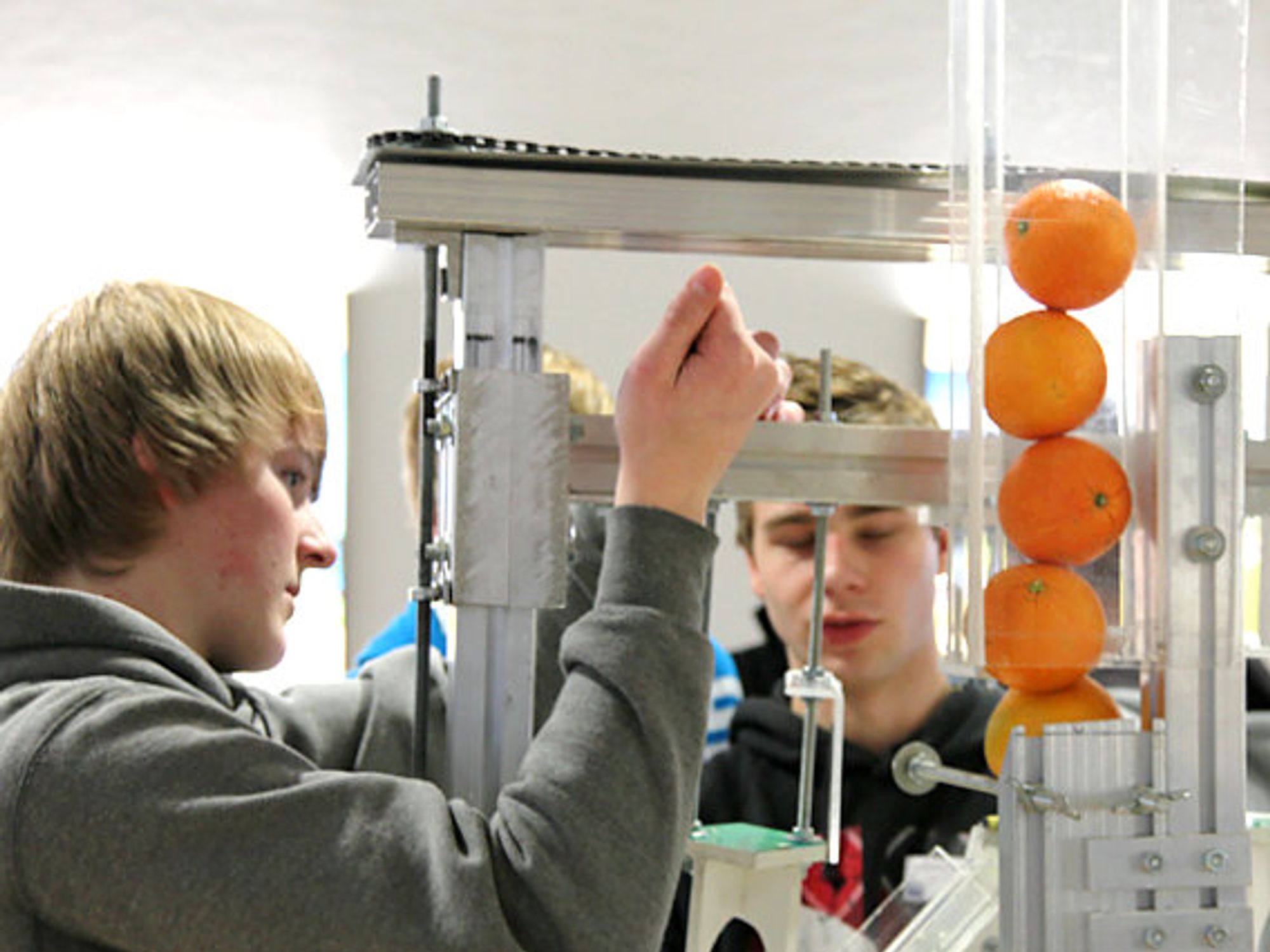 Nanoline Contest 2011, Orangenpresse des Teams der Johannes-Gigas-Schule