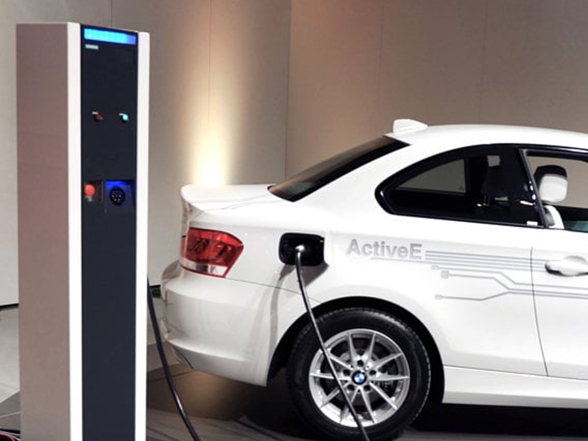 BMW ActiveE an Ladesäule BMW ActiveE an Ladesäule
