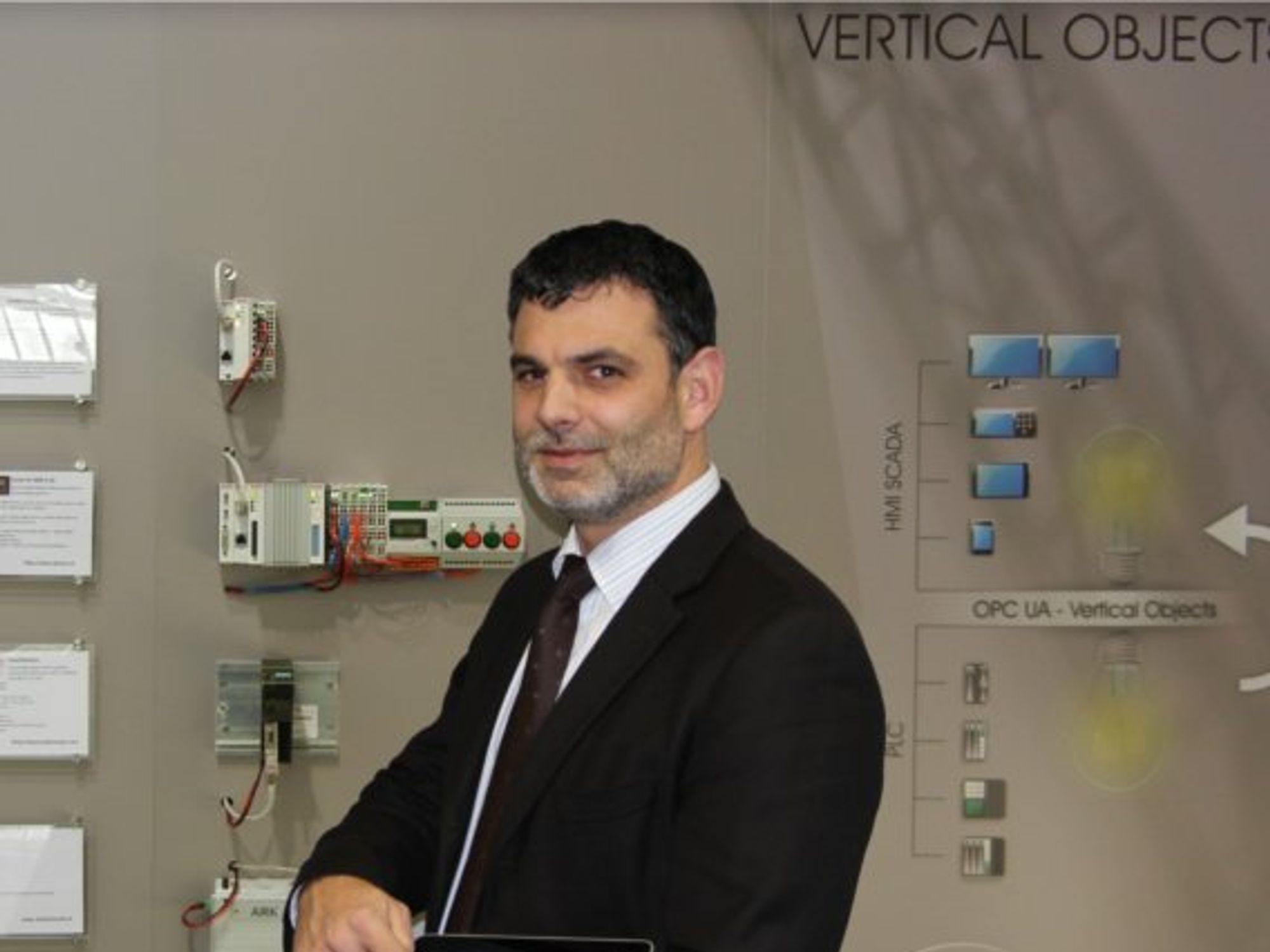 Michael Haas Certec bei der Vorstellung von Vertiacal Objects SPS/IPC/Drives 2011 Michael Haas Certec bei der Vorstellung von Vertiacal Objects SPS/IPC/Drives 2011