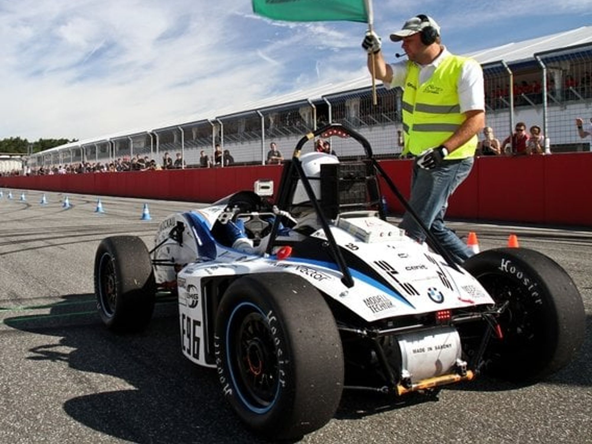Formula Students Germany Rennwagen auf der Strecke