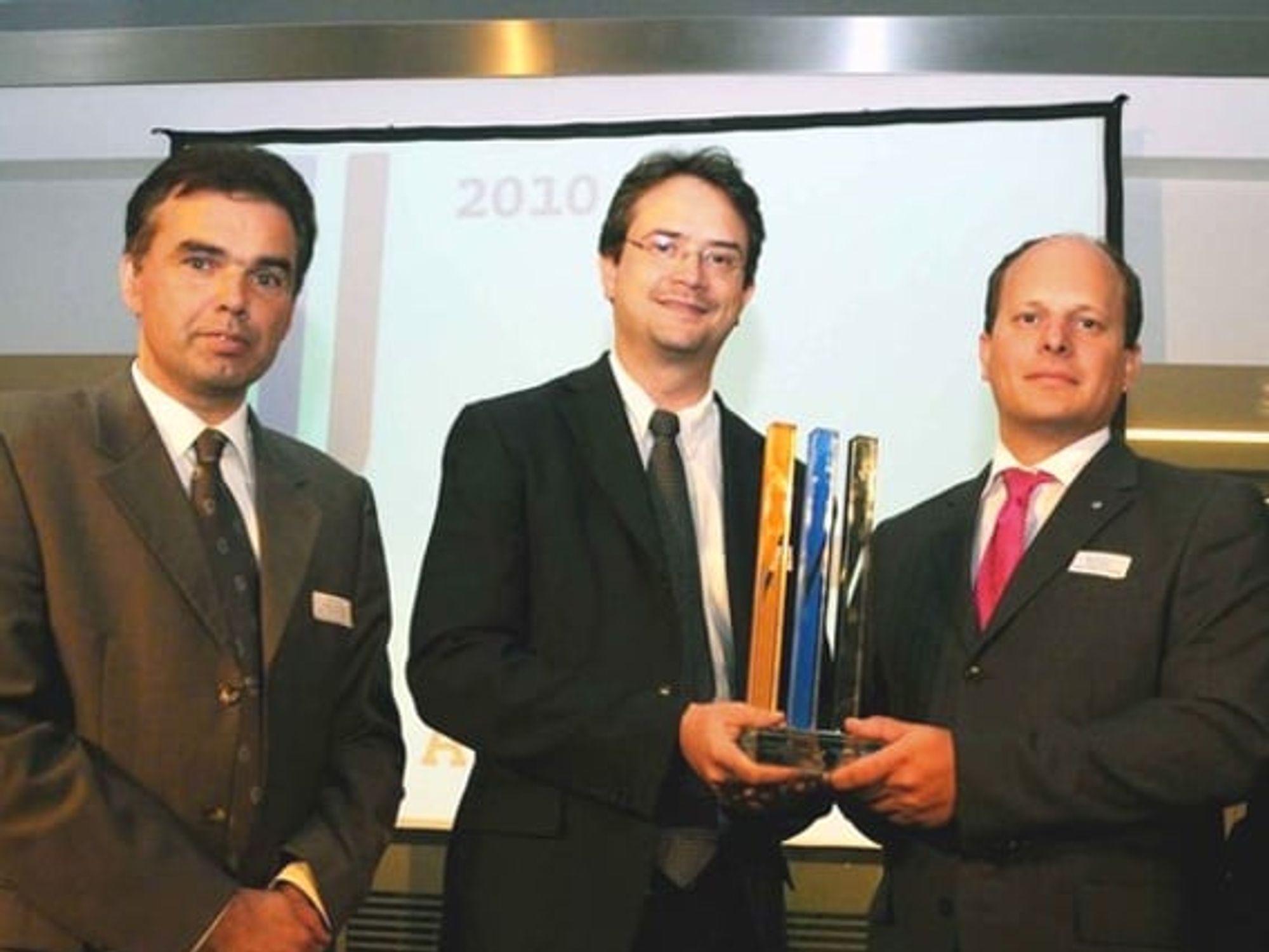 (v. l.) Prof. Dr. Jürgen Jasperneite, Dr. Rainer Drath, Dr. Georg Gaderer (v. l.) Prof. Dr. Jürgen Jasperneite, Dr. Rainer Drath, Dr. Georg Gaderer