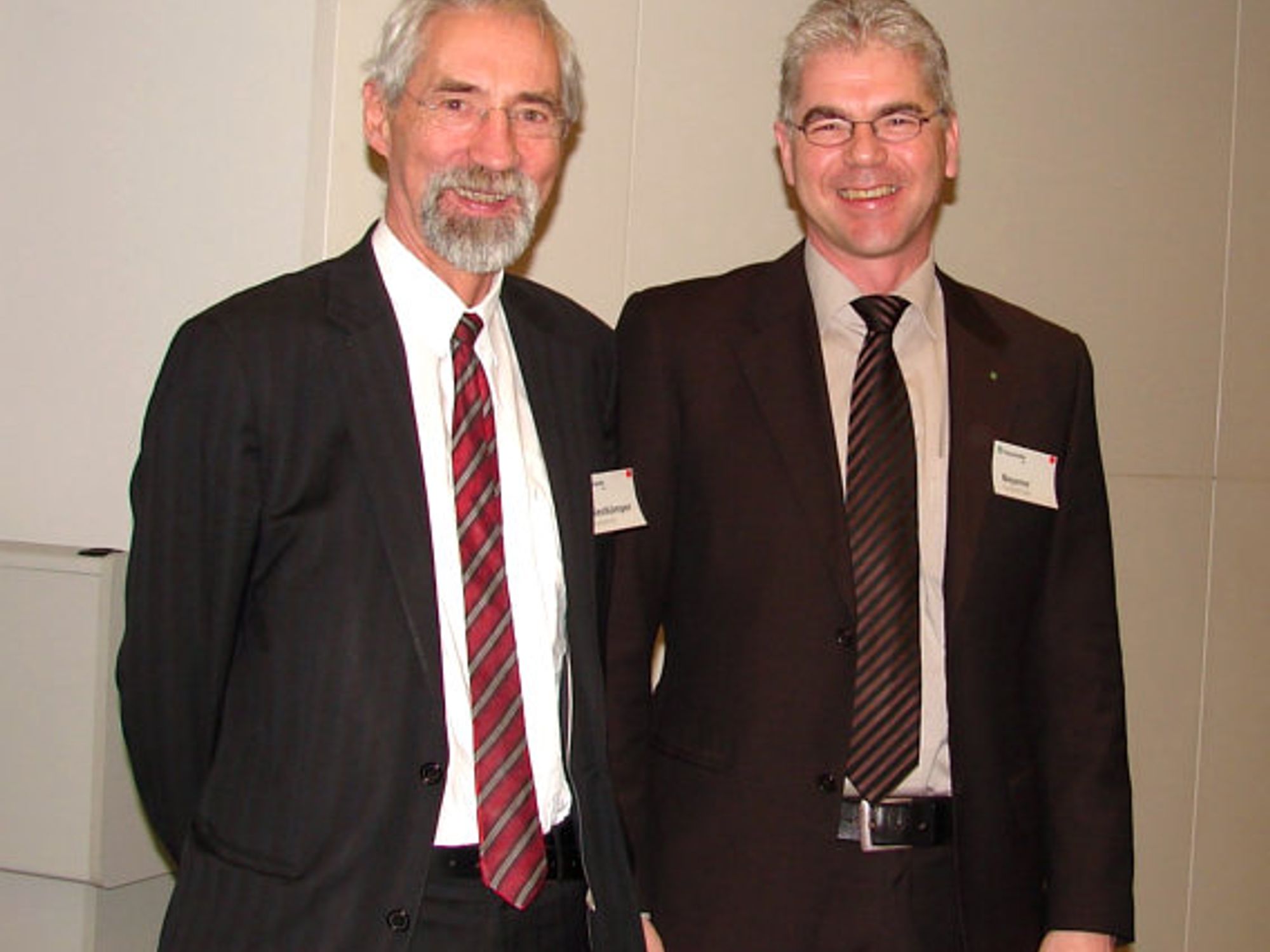 Prof. Dr.-Ing. Engelbert Westkämper (links), Prof. Dr.-Ing. Jürgen Beyerer Prof. Dr.-Ing. Engelbert Westkämper (links), Prof. Dr.-Ing. Jürgen Beyerer