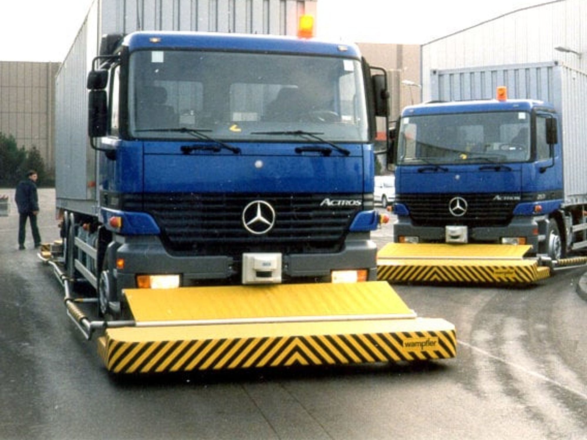 Fahrerlose Transportfahrzeuge, Meredes-Benz-LKW