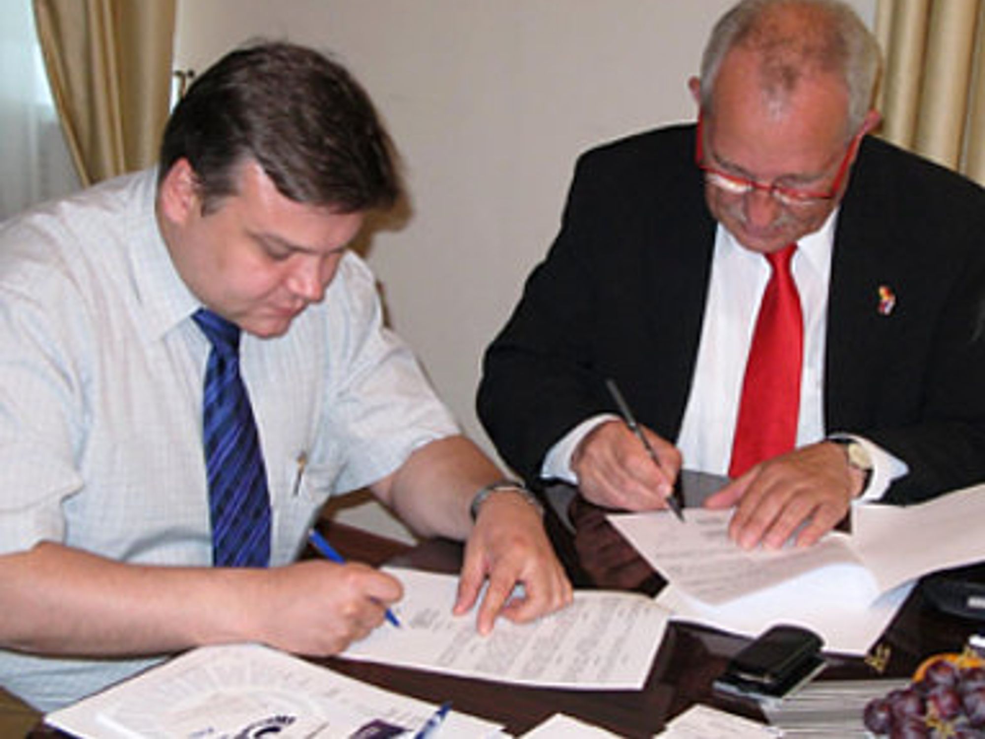 VDE/DKE Kooperation, Elektro Moskau 2009, Bernhard Thies (r.)