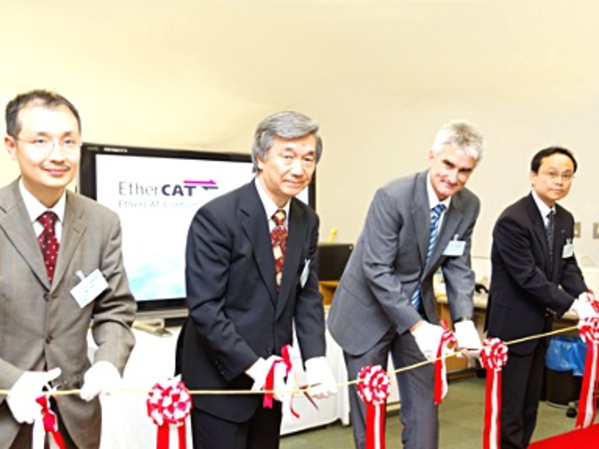 (v.l.n.r.) Takeshi Kameda, Prof. Dr. Yukihiro Nakamura, Martin Rostan, Eiji Ikeno