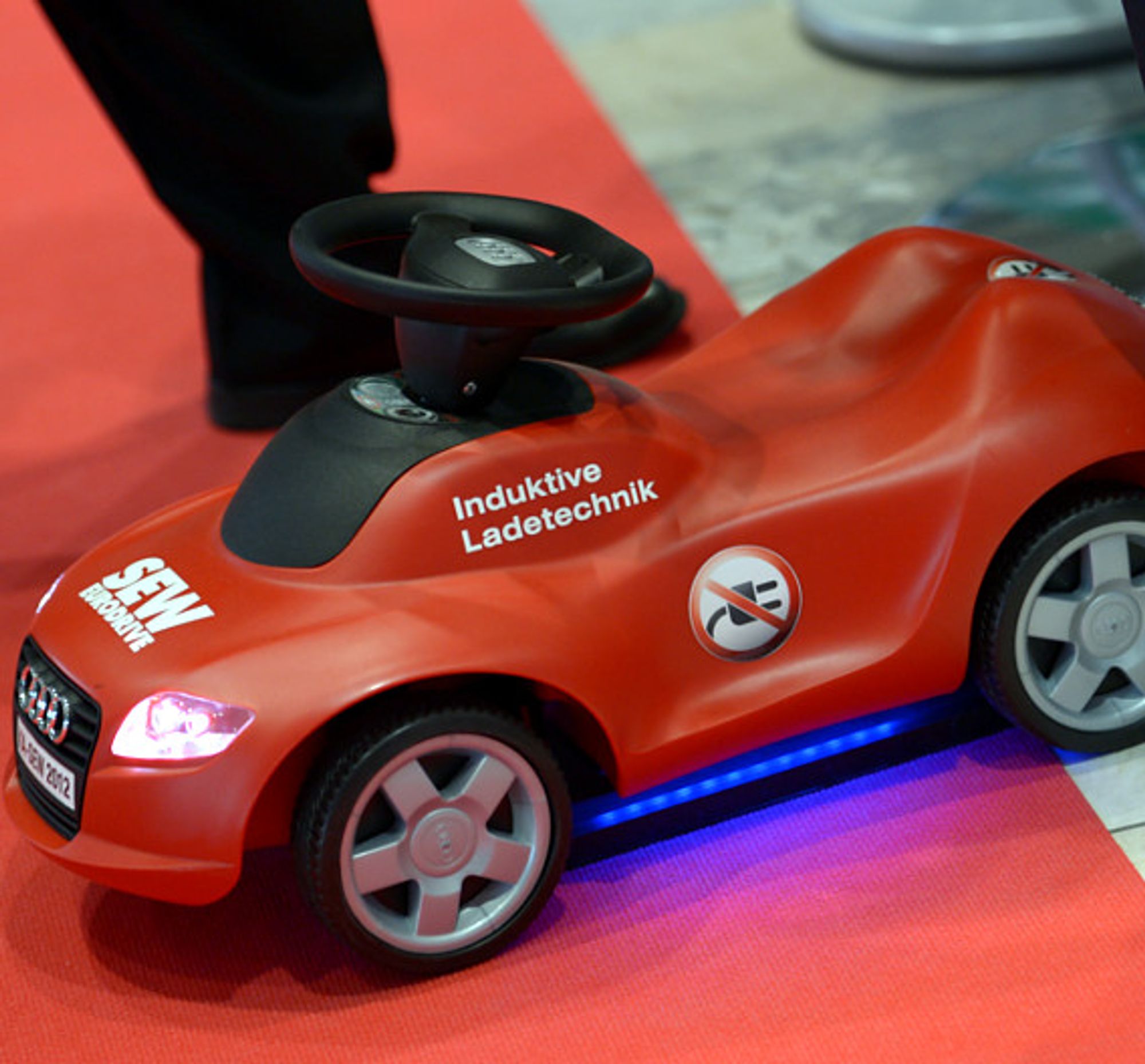 17 CA Hannover Messe 2013, SEW Eurodrive, Elektroniknet