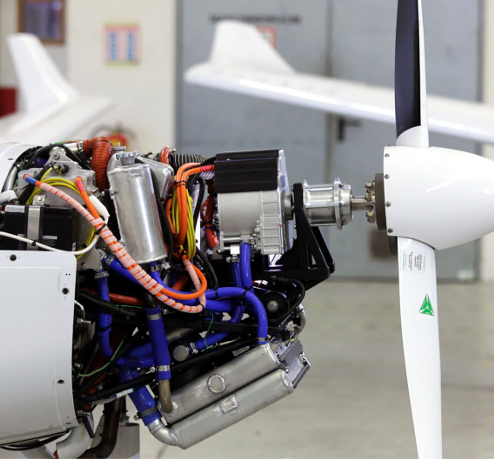 2 Siemens, EADS, serial hybrid aircraft