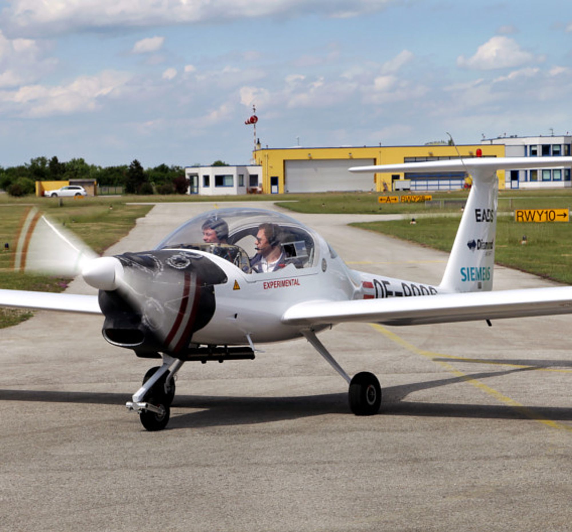 6 Siemens, EADS, serial hybrid aircraft