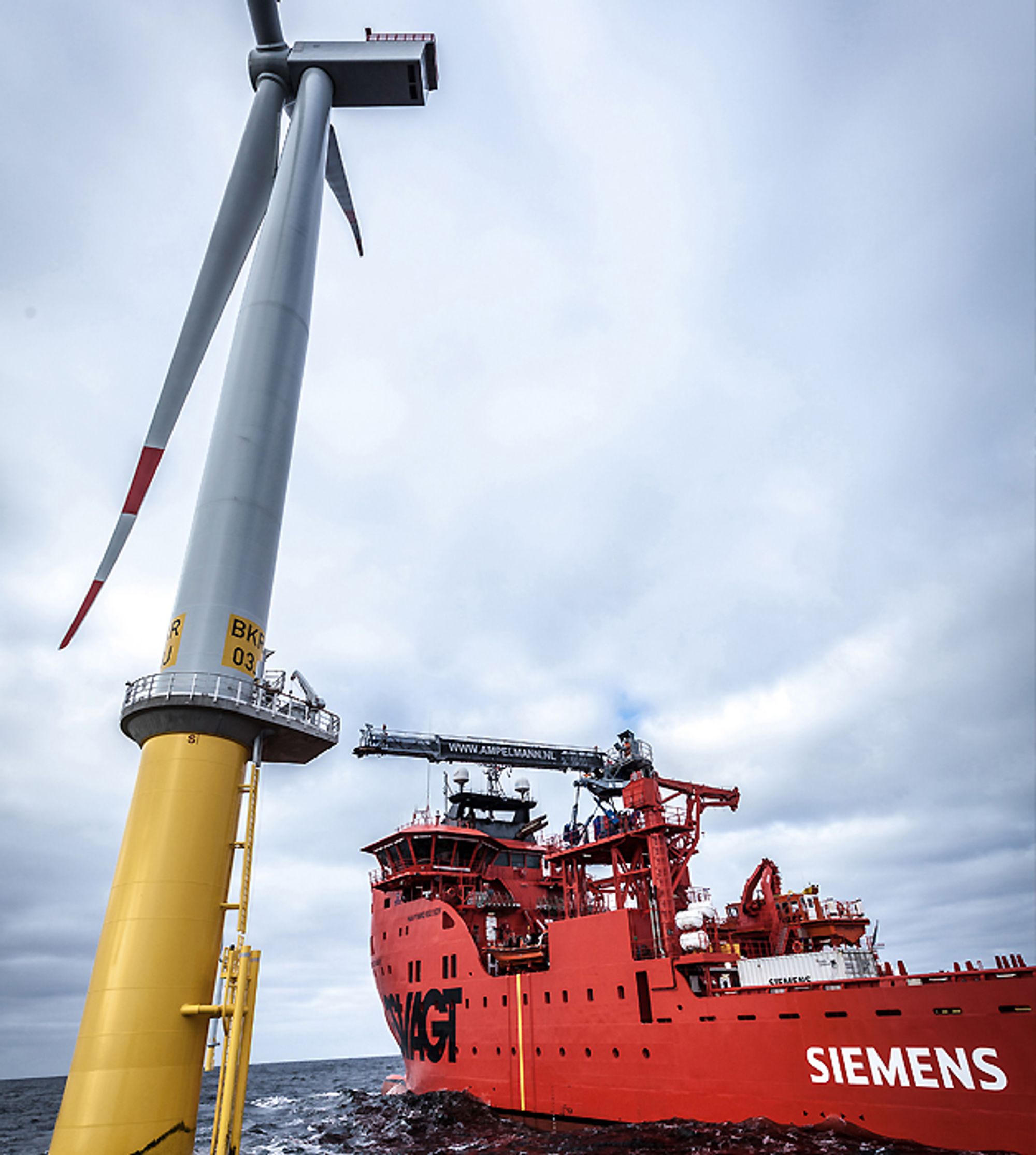 9 Hydraulisch stabilisierte Brücke für das Serviceschiff von Siemens